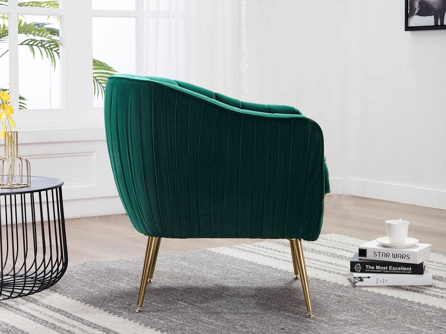 Luxury Velvet Accent Chair - Modern Barrel Armchair with Golden Finish in Christmas Green - Perfect for Living Room, Bedroom & Home Office Decor