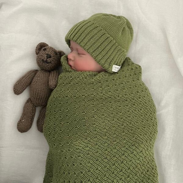 Premium Merino Wool Wrap & Beanie Set - Soft, Warm & Breathable for Winter Travel, Outdoor Activities & Cozy Home Wear