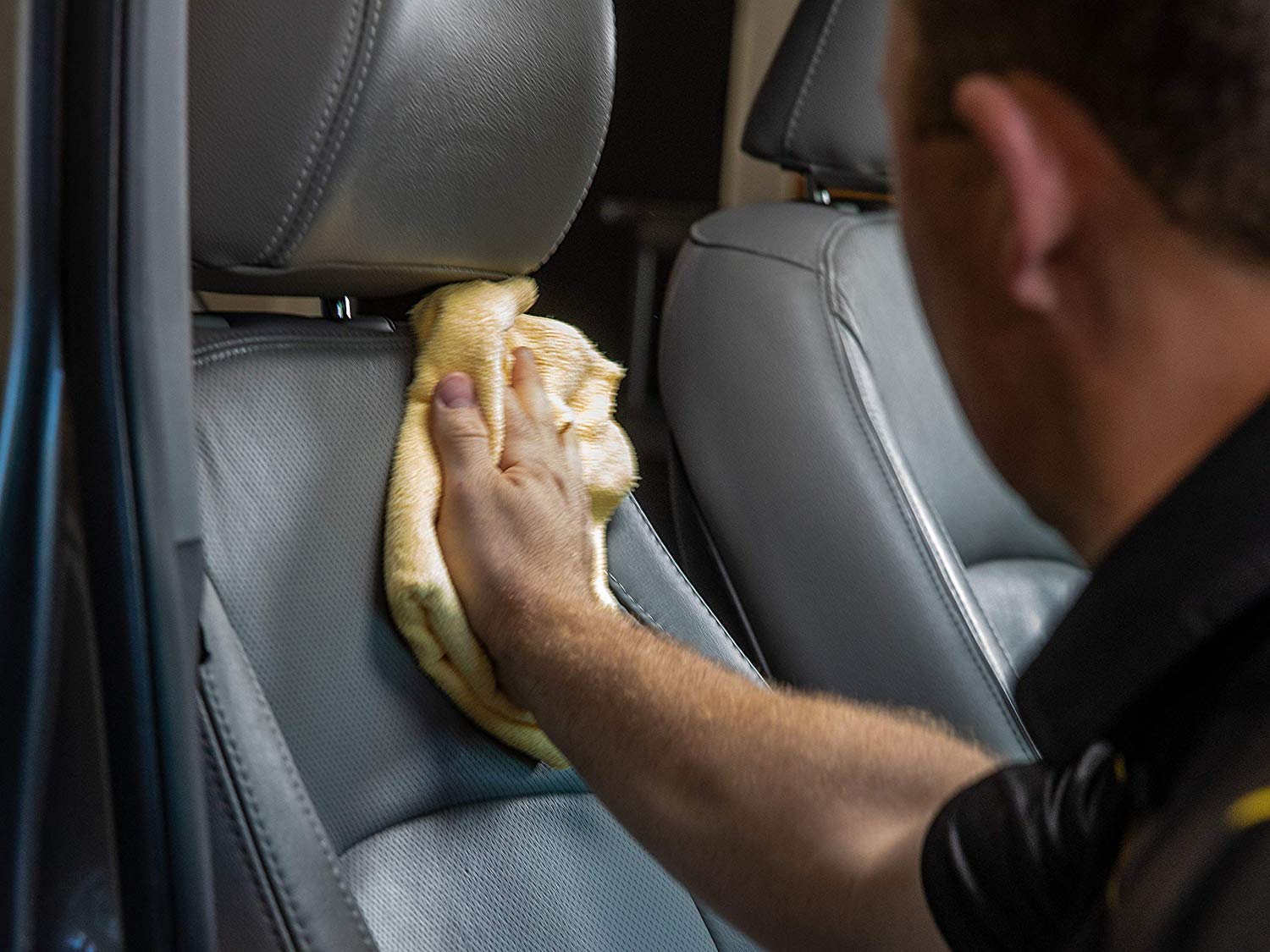 Meguiars Rich Leather Cleaner & Conditioner Spray - Premium Leather Care for Car Seats, Furniture & Accessories - Restores & Protects Genuine Leather - Ideal for Cars, Sofas, Bags & More