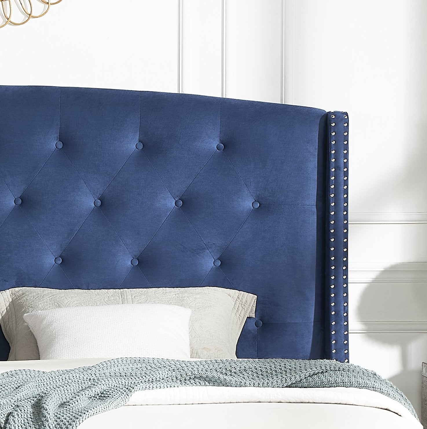 Roundhill Furniture Fentina 3-Piece Upholstered Bedroom Set - Tufted Velvet Wingback Queen Bed with 2 Nightstands for Luxurious Master Bedroom Decor | Perfect for Modern & Classic Home Interiors