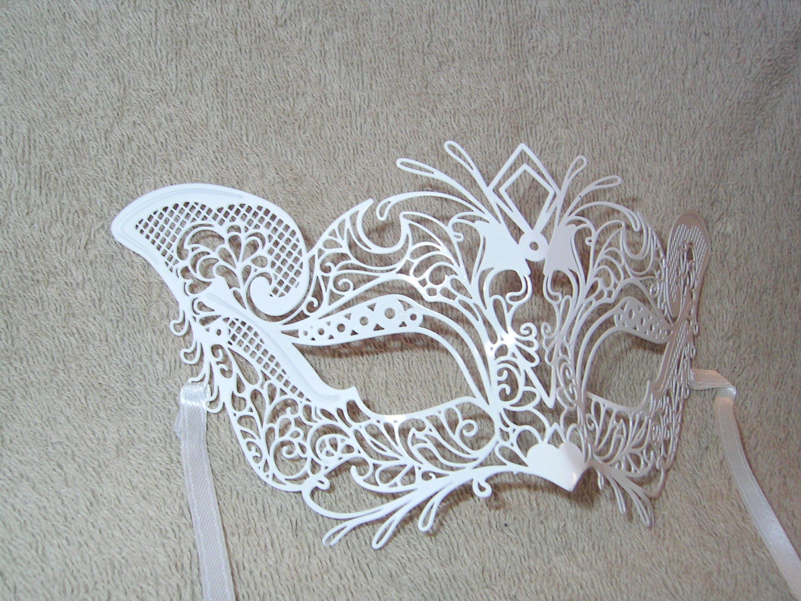 Elegant White Laser-Cut Cat Venetian Carnival Mask - Handmade Venetian Masquerade Mask for Halloween, Costume Parties & Mardi Gras - Perfect for Cosplay, Ball Masks & Themed Events