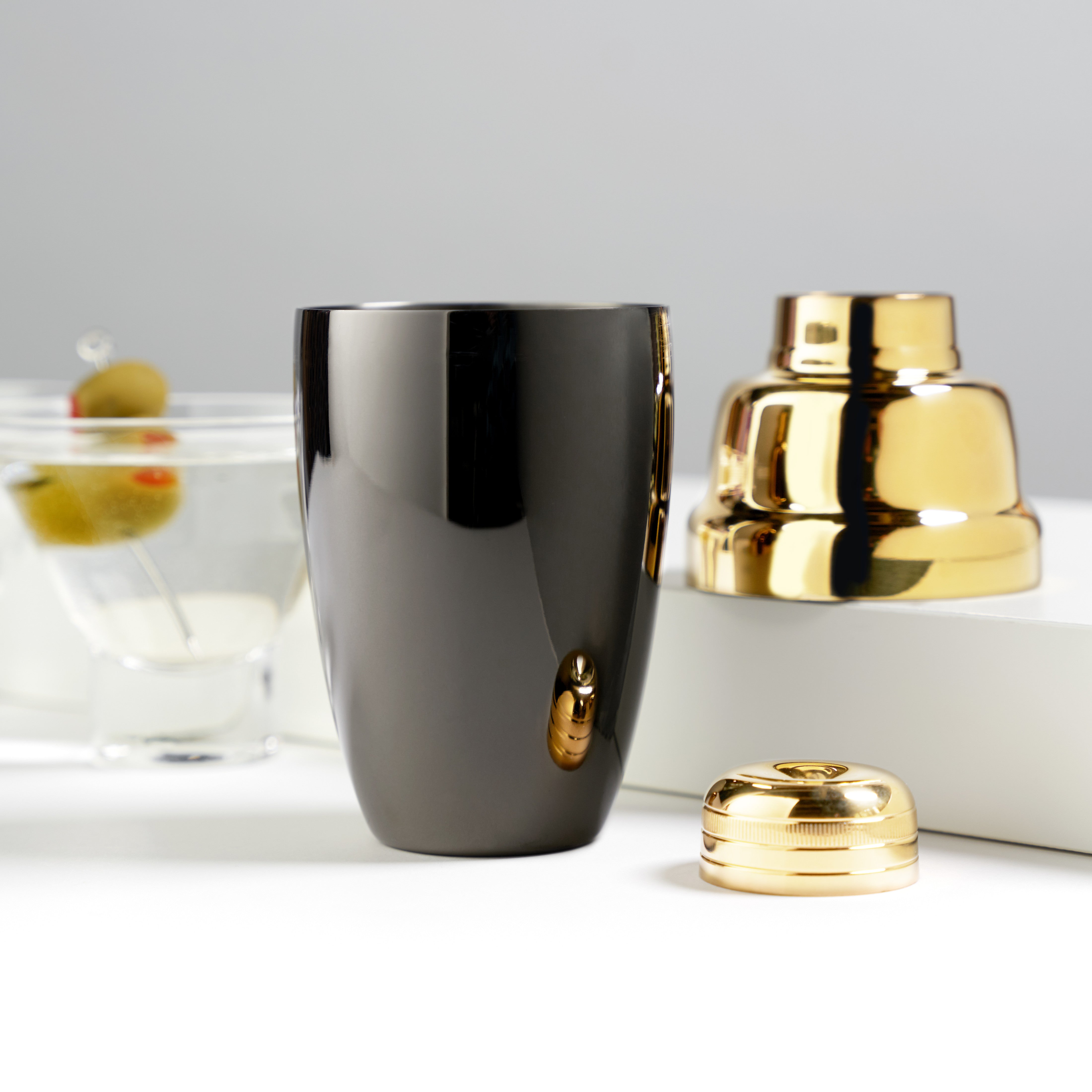 Premium Heavyweight Cocktail Shaker Set - 28oz Stainless Steel Bar Mixing Kit with Strainer & Lid (Elegant Black & Gold) - Perfect for Home Bars, Professional Bartending & Cocktail Parties