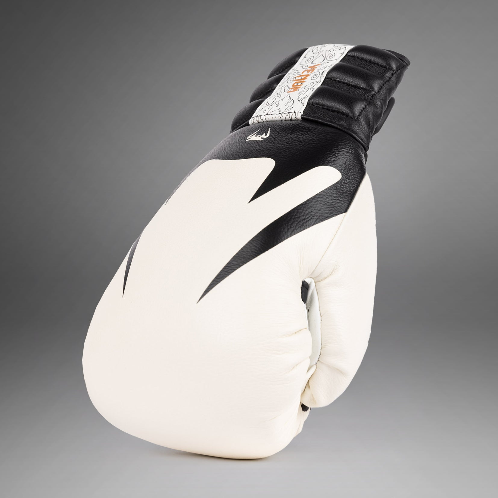 Venum Reverso Boxing Gloves - Premium Training Gloves for Men & Women (Snow White/Black) - Ideal for MMA, Kickboxing, and Heavy Bag Workouts