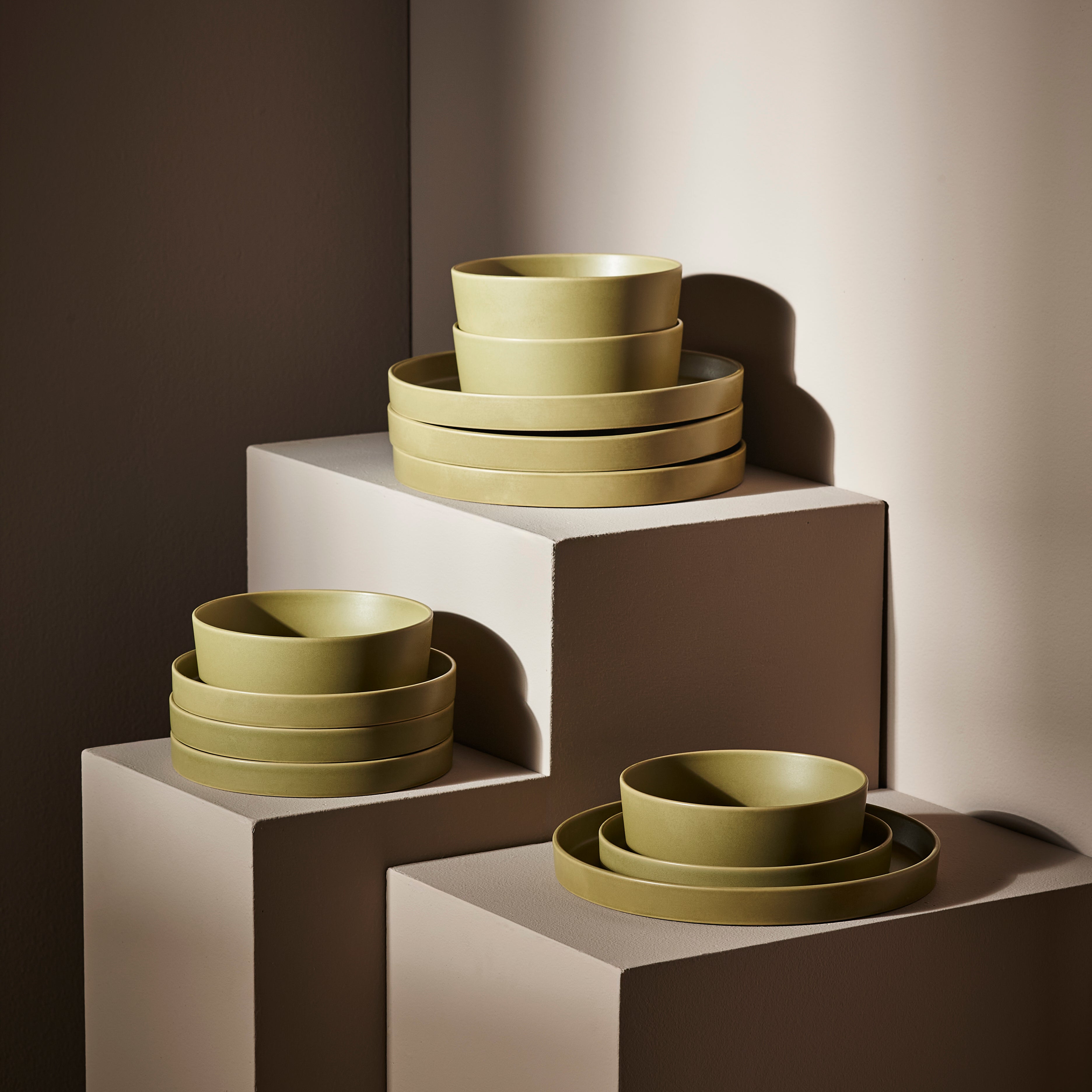 Premium Stoneware Dinnerware Set - 16-Piece Green Dinner Plates, Bowls, Mugs & Serving Dishes for Everyday Use & Entertaining | Durable & Microwave Safe