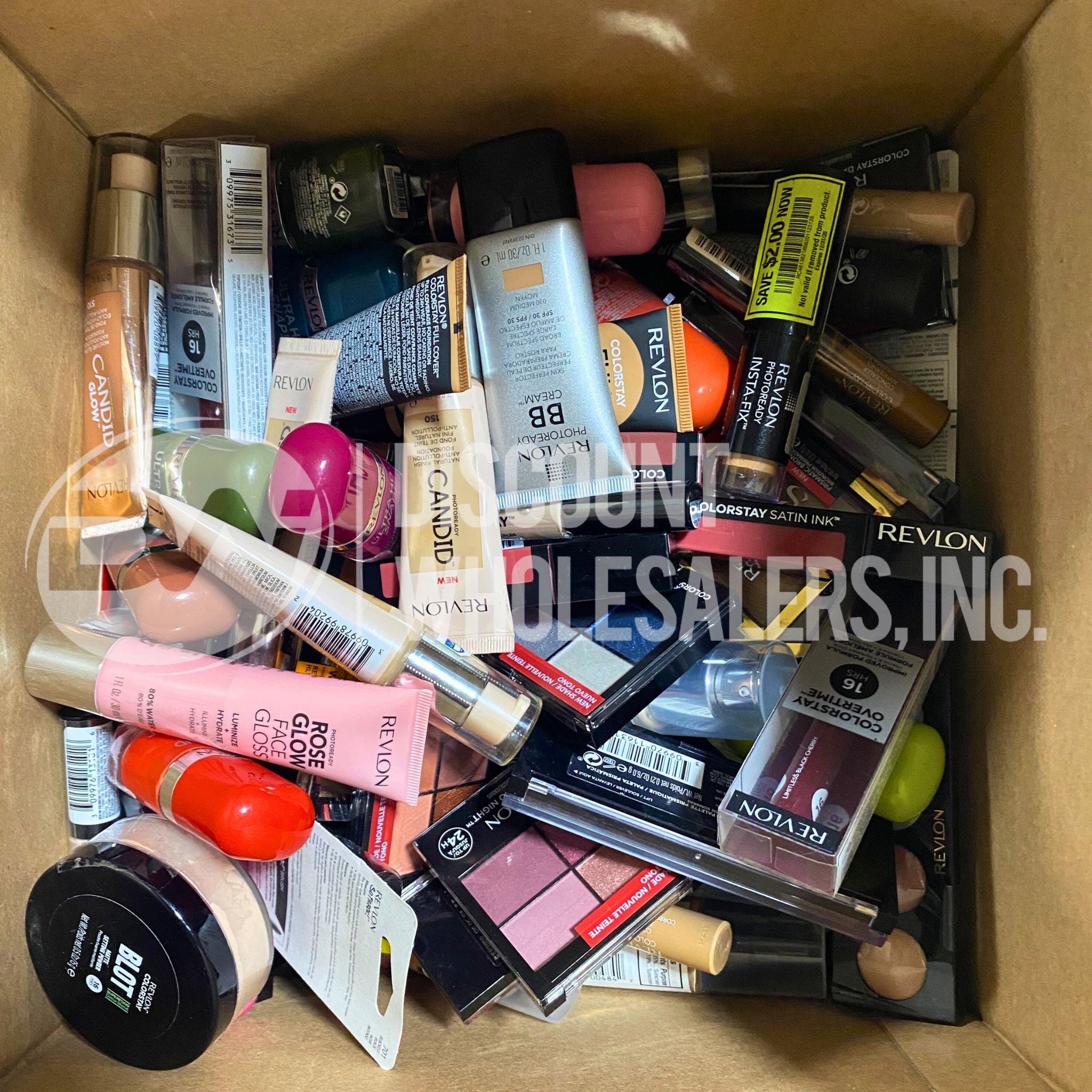 Revlon Assorted Makeup Kit - 100 Piece Cosmetic Collection with Lipstick, Mascara & Eyeshadow | Perfect for Professional Makeup Artists & Beauty Enthusiasts | Salon, Bridal & Party Makeup Essentials
