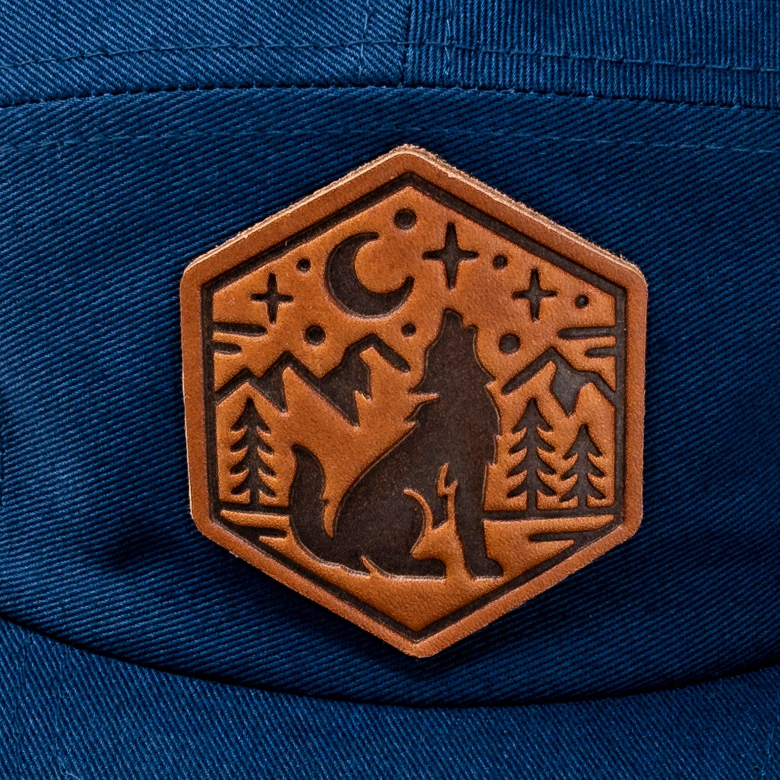 Howling Wolf Embroidered Baseball Cap - Stylish Adjustable Dad Hat for Men & Women - Perfect for Outdoor Activities, Sports, and Casual Wear