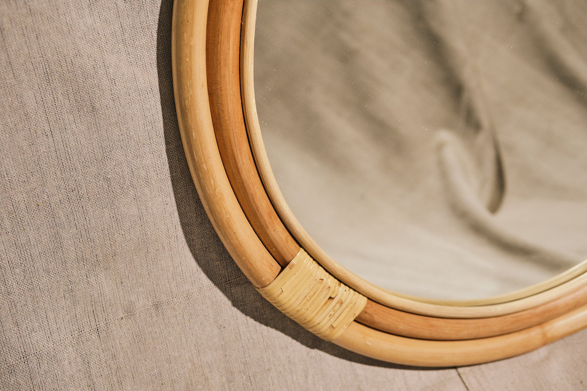 Round Rattan Wall Mirror - Boho Decor for Bedroom, Living Room & Bathroom - Handwoven Natural Rattan Frame - Perfect for Home, Apartment & Dorm Decor