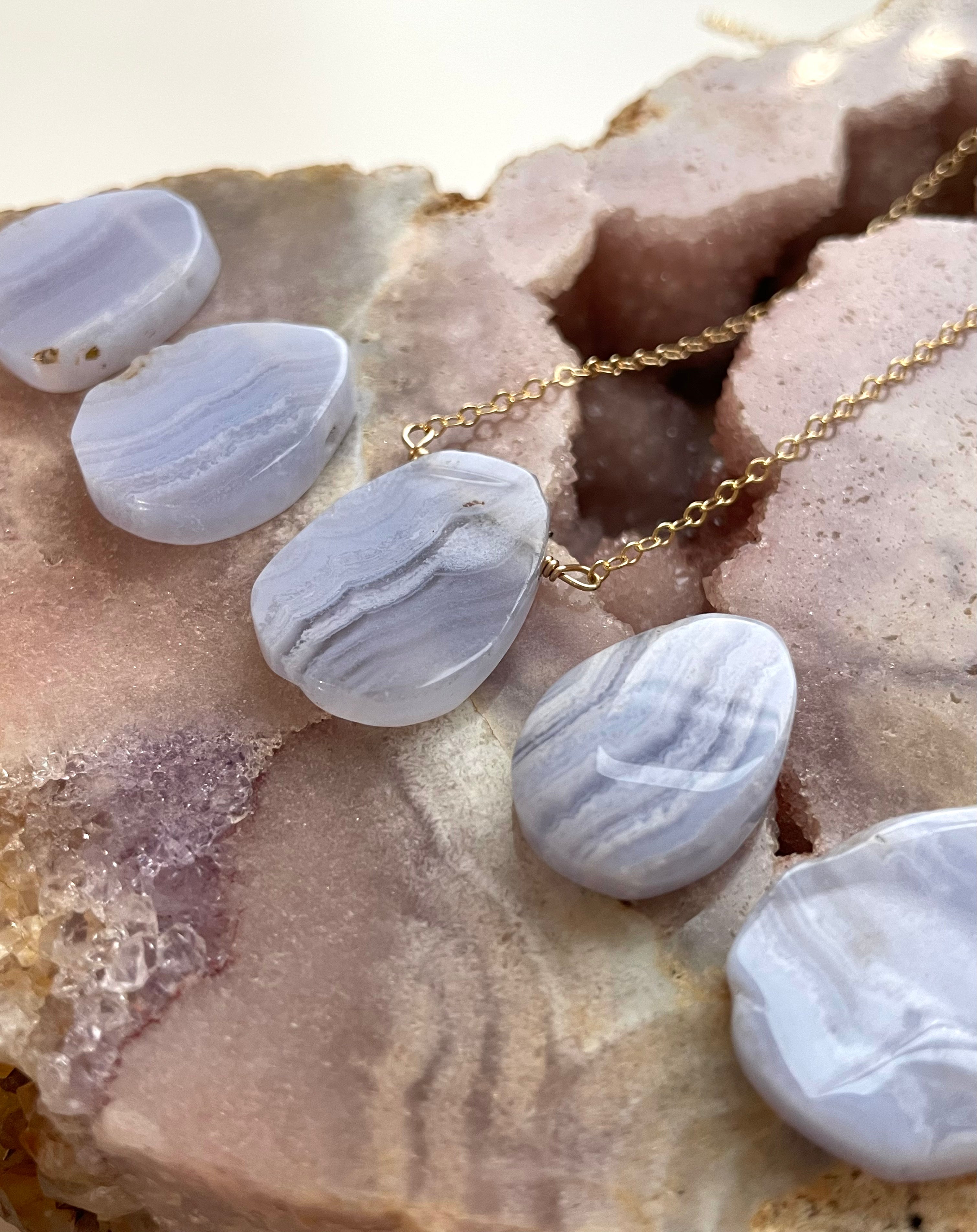 Blue Lace Agate Crystal Pendant Necklace - Healing Stone Jewelry for Women, Natural Gemstone Choker with Adjustable Chain, Perfect for Meditation, Yoga & Spiritual Gifts