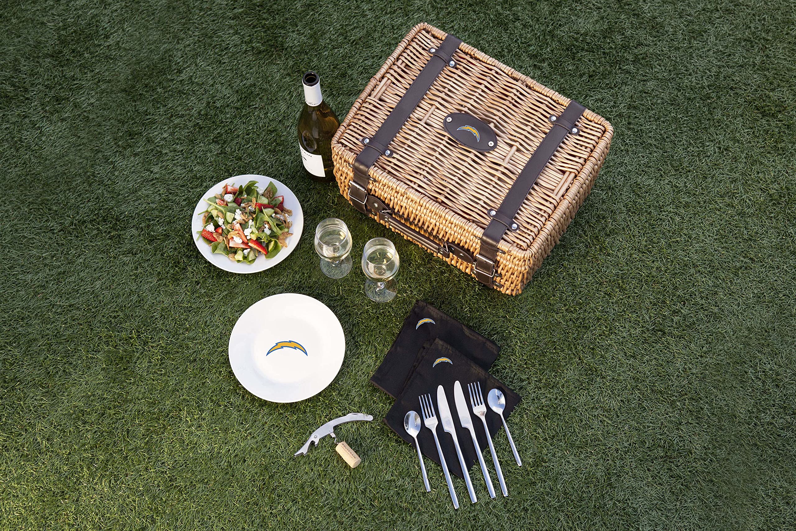 **PICNIC TIME NFL Champion Picnic Basket for 2 - Wicker Picnic Basket Set with Plates, Utensils & Blanket - Perfect for Outdoor Picnics, Tailgating & Game Day Parties (Black & Brown)**