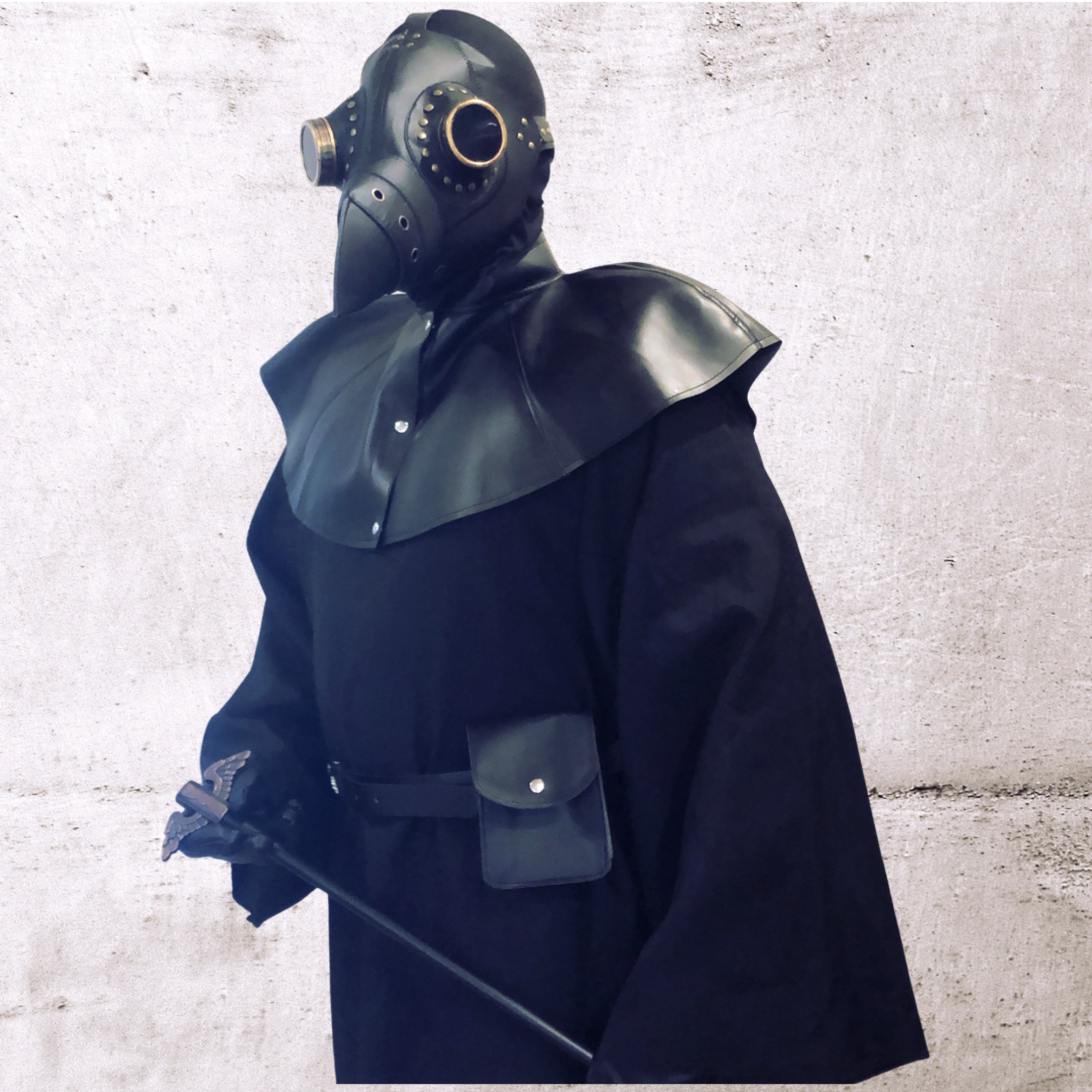 Complete Plague Doctor Costume with Realistic Parrot Mask - Perfect for Halloween, Cosplay, Renaissance Fairs & Theatrical Performances