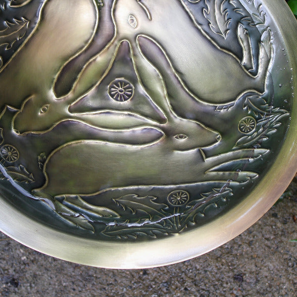 Three Hares Birdbath - Outdoor Garden Decoration for Birds, Perfect for Backyard, Patio & Wildlife Habitat