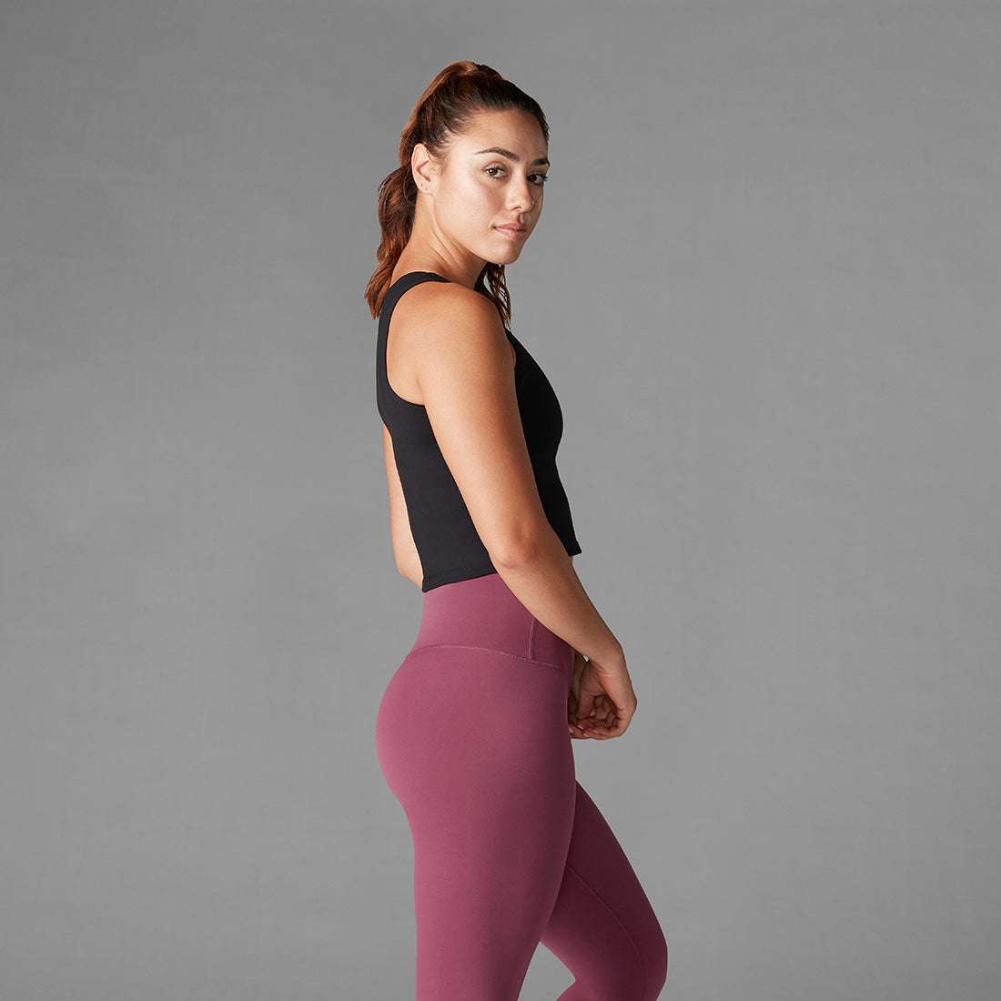 Tavi Noir Women's Crop Tank Top - Stylish & Comfortable Summer Fashion for Casual Wear, Gym, Yoga, and Beach Outfits