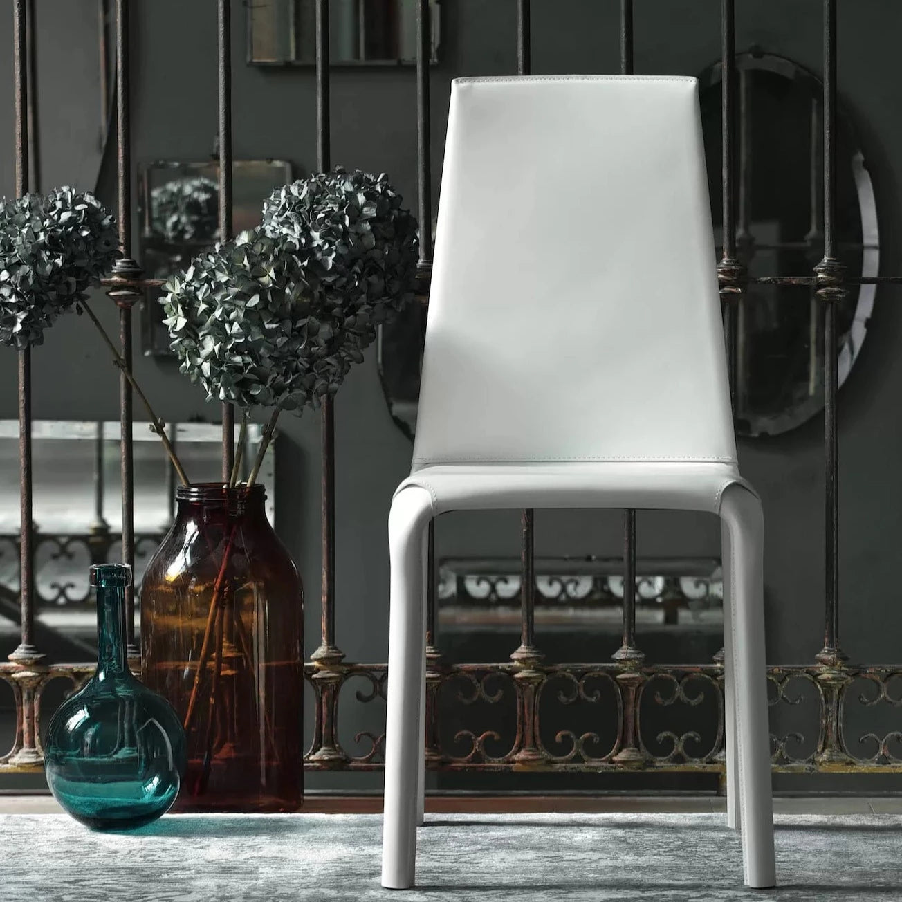 Bontempi Alice Chair - Modern Accent Chair for Living Room, Bedroom & Office - Stylish Upholstered Armchair with Wooden Legs - Perfect for Home Decor, Lounge & Reading Nook