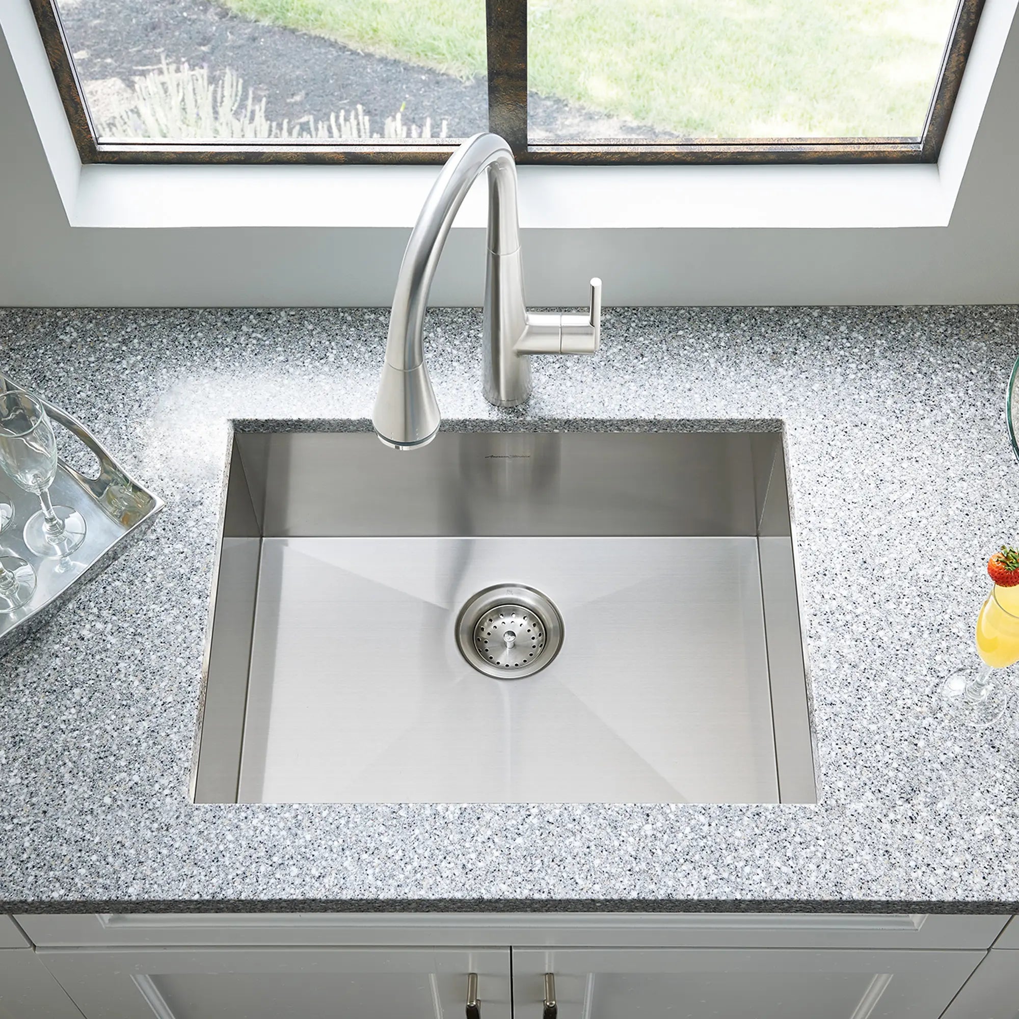 Edgewater® 25 x 22 Inch Stainless Steel Undermount Single Bowl Kitchen Sink with 1 Hole - Perfect for Modern Kitchens, Dishwashing & Food Prep
