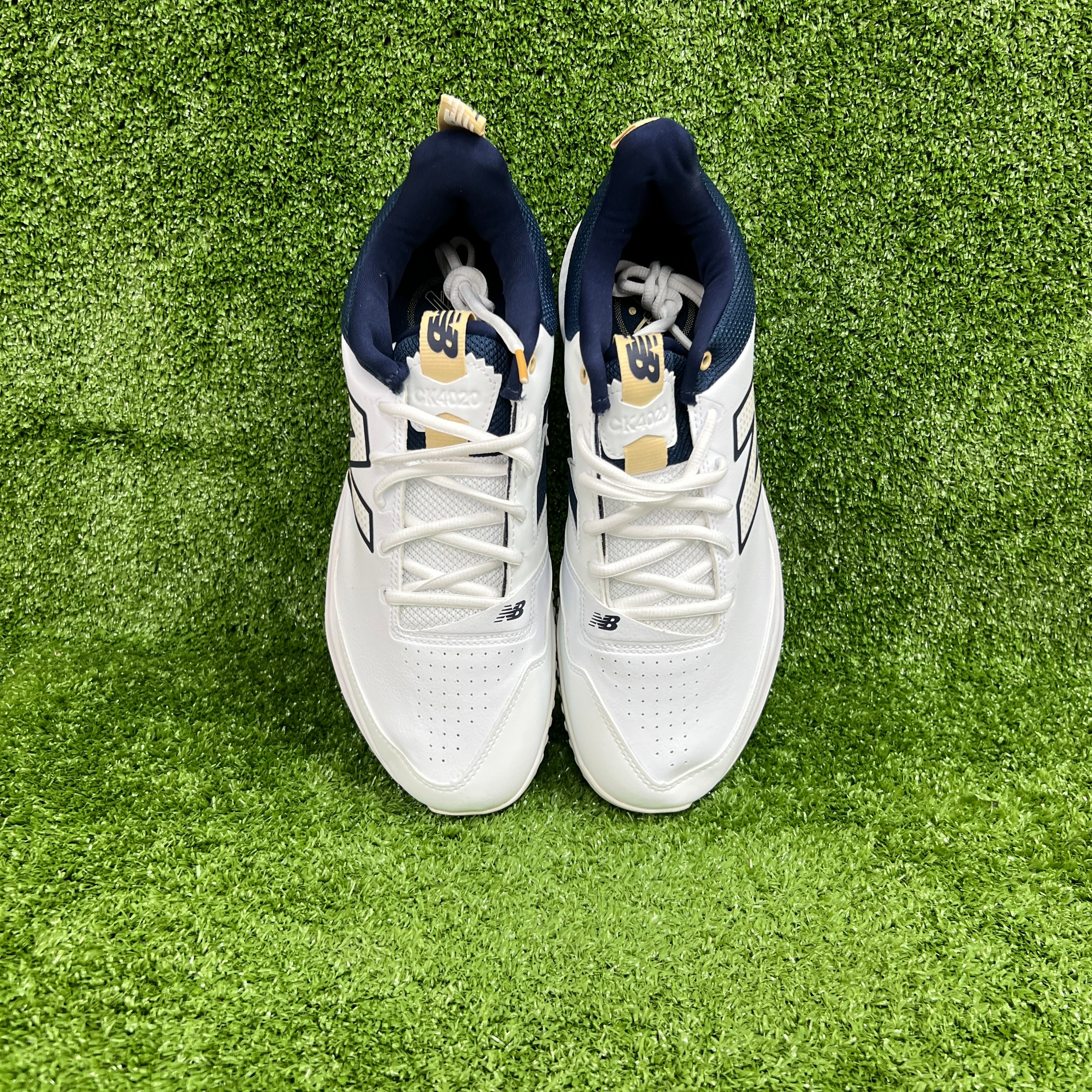 New Balance CK4020 N5 Cricket Shoes - Lightweight & Durable for Cricket Matches & Training - Perfect for Professional Players & Sports Enthusiasts