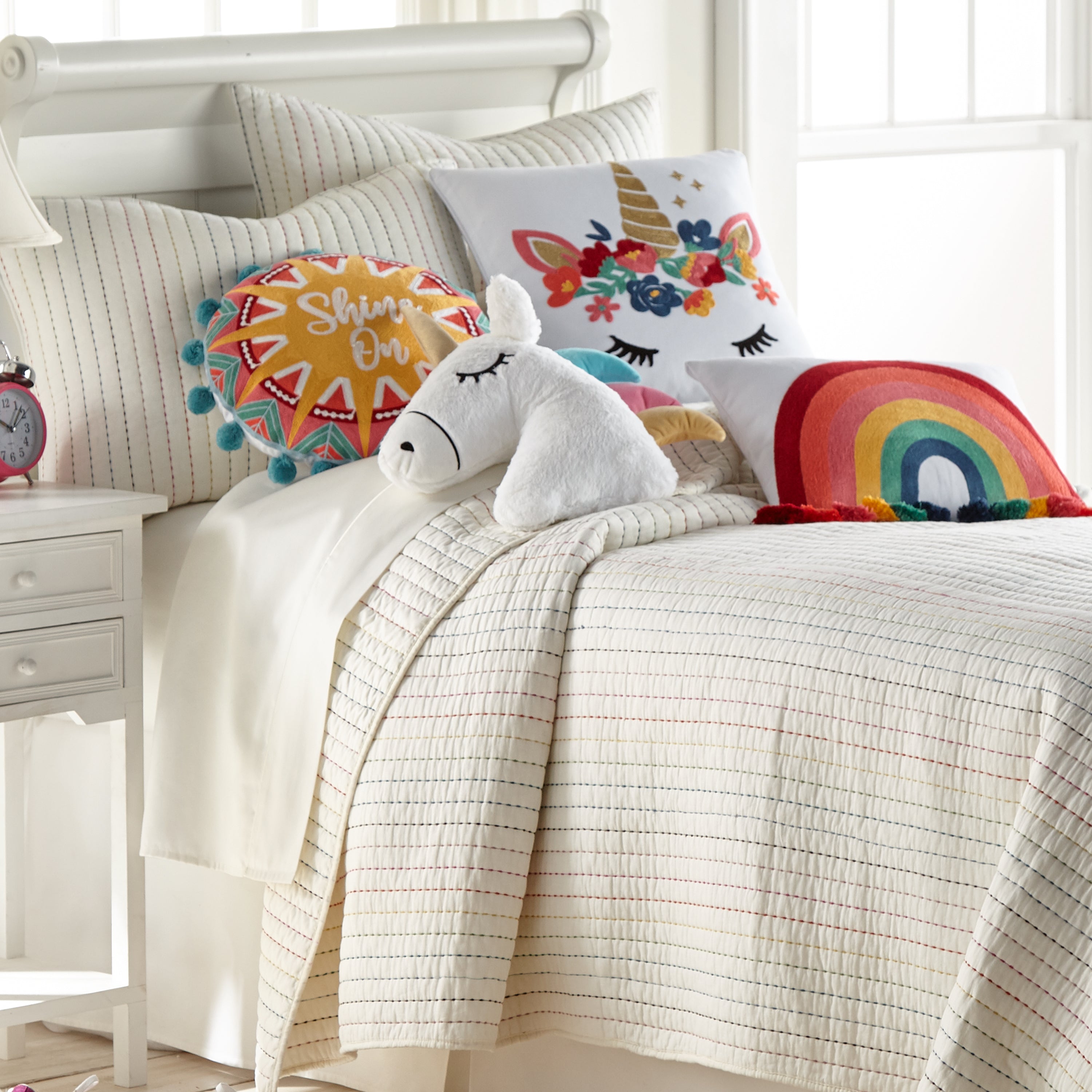 Chantal Luxury Quilt Set - Queen Size, Soft & Breathable Bedding Set for All Seasons - Perfect for Master Bedroom, Guest Room, or Vacation Home Decor