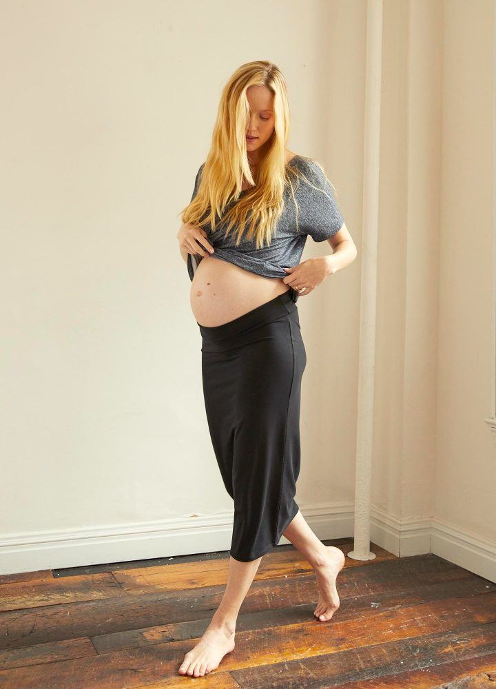 Maternity Perfect V-Neck Nursing Shirt - Comfortable & Stylish for Breastfeeding Moms - Perfect for Work, Outings & Everyday Wear