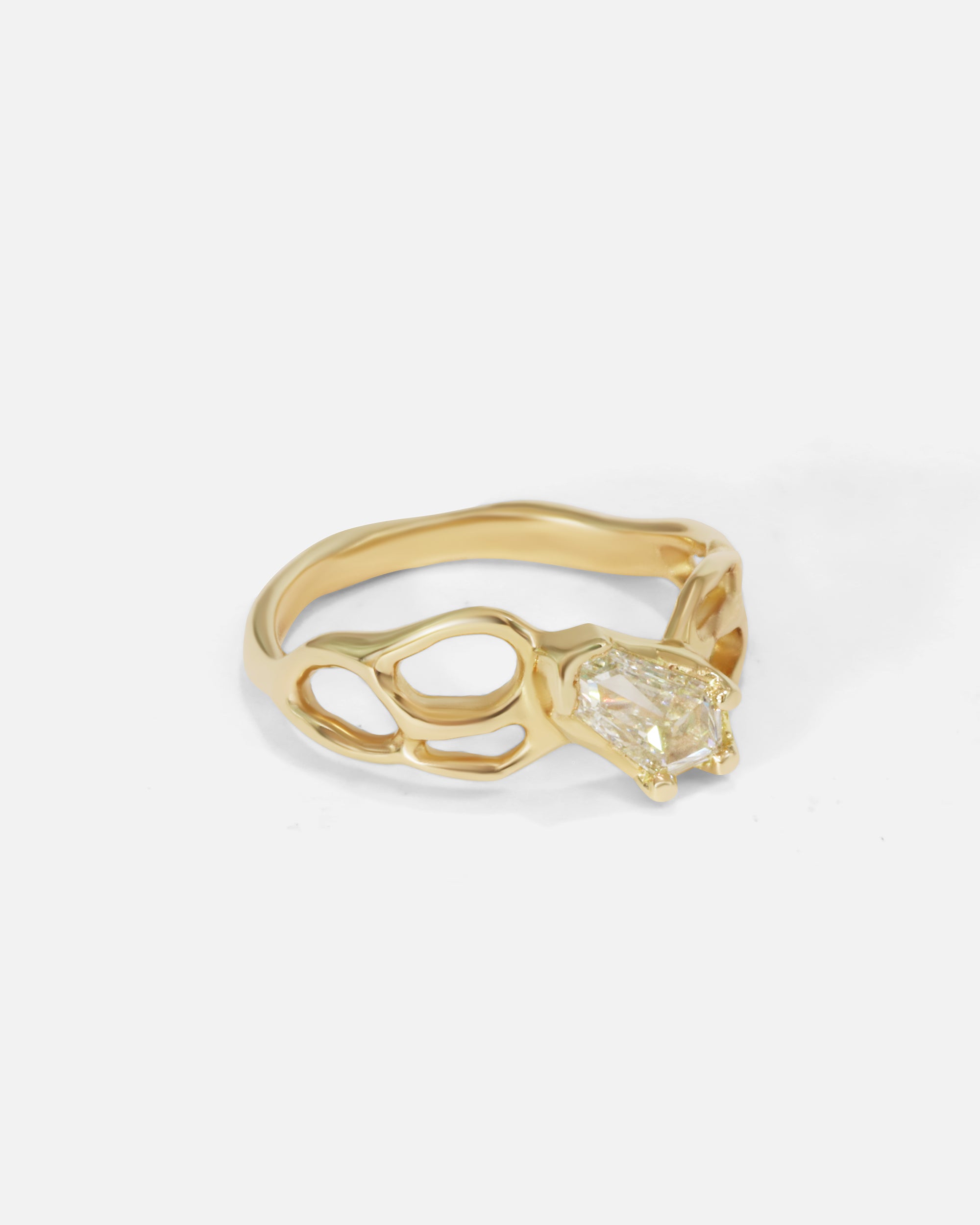 Dappled Summer Diamond Shield Ring - Elegant Women's Fashion Jewelry for Everyday Wear & Special Occasions