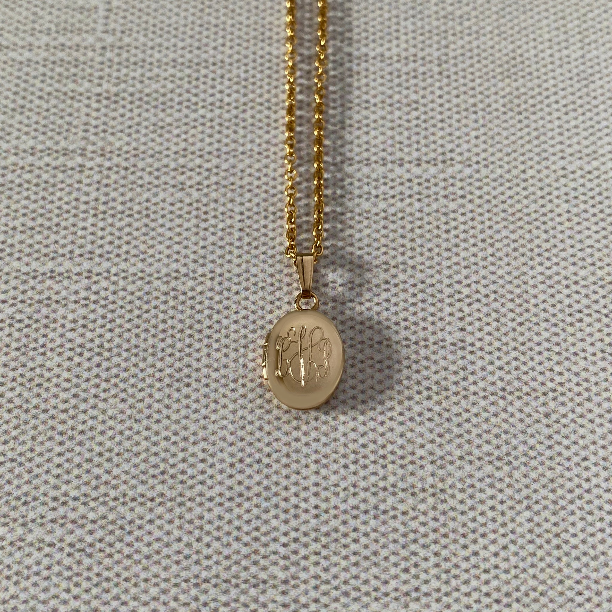 14K Gold Filled Oval Locket Necklace for Baby - Personalized Keepsake Jewelry Gift for Newborns, Christening & First Birthday - Perfect for Photo Pendants & Special Occasions