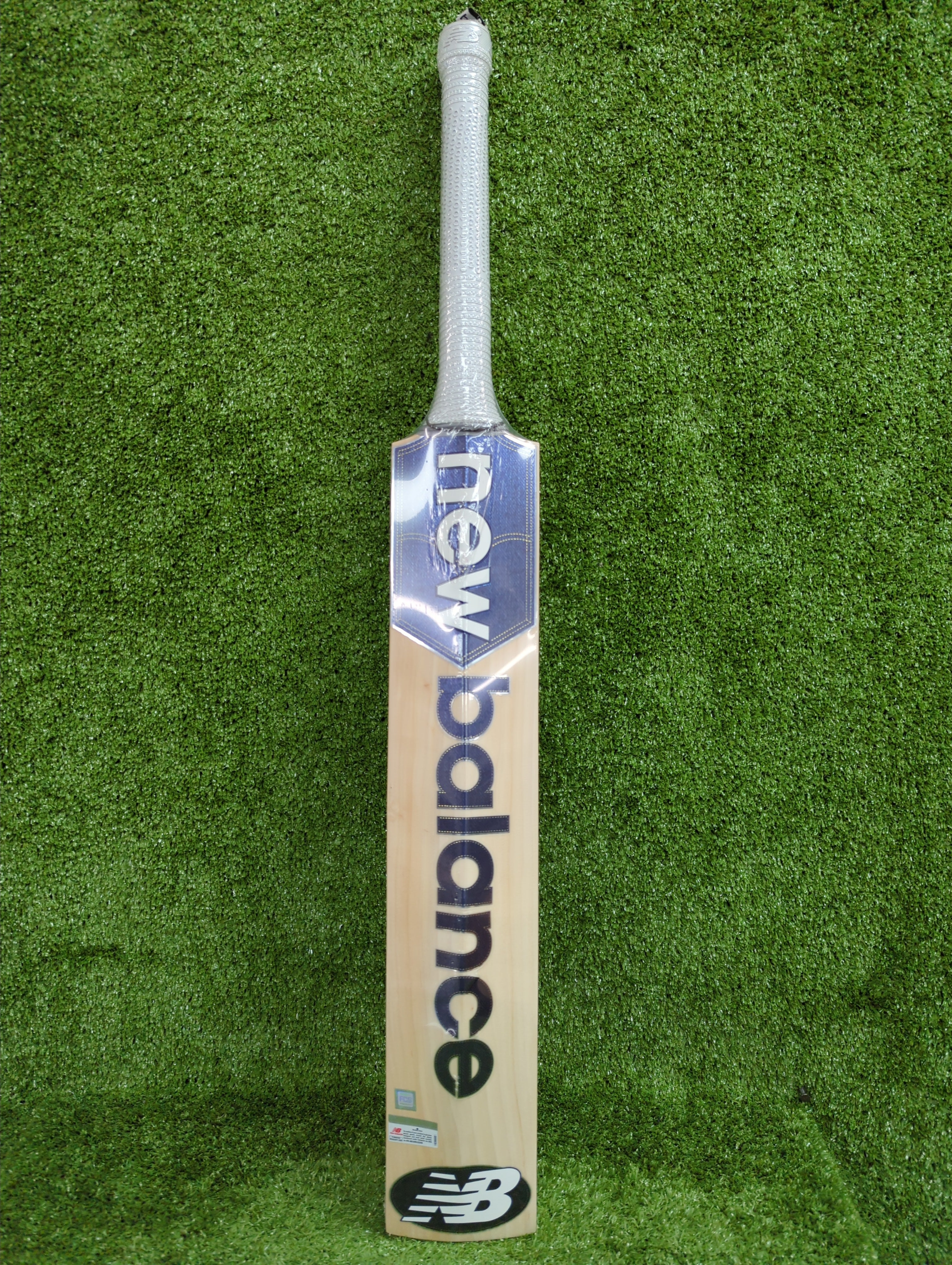 NB DC 800i Max English Willow Cricket Bat - Premium Grade Cricket Equipment for Professional Players - Perfect for Matches, Training & Practice Sessions