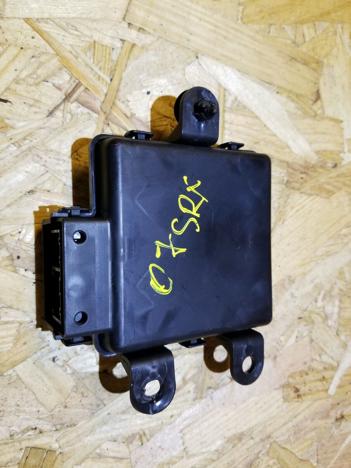 2005-2009 Cadillac SRX Rear Parking Sensor Control Module 15829632 - OEM Replacement Part for Easy Parking Assistance