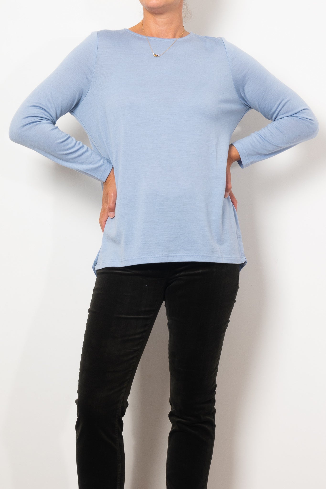 Vassalli Women's Merino Wool Back Button Top - Soft & Comfortable Knitwear for Casual Wear, Layering & Travel