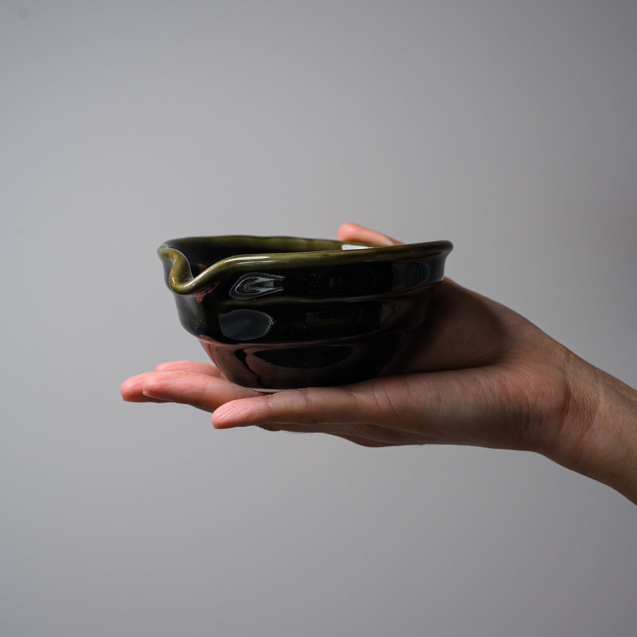 Premium Mino Ware Spout Sauce Bowl - 2 Elegant Color Options | Authentic Japanese Ceramic Pouring Bowl for Soy Sauce, Dressing & Dipping Sauces | Perfect for Sushi, Ramen & Asian Dining