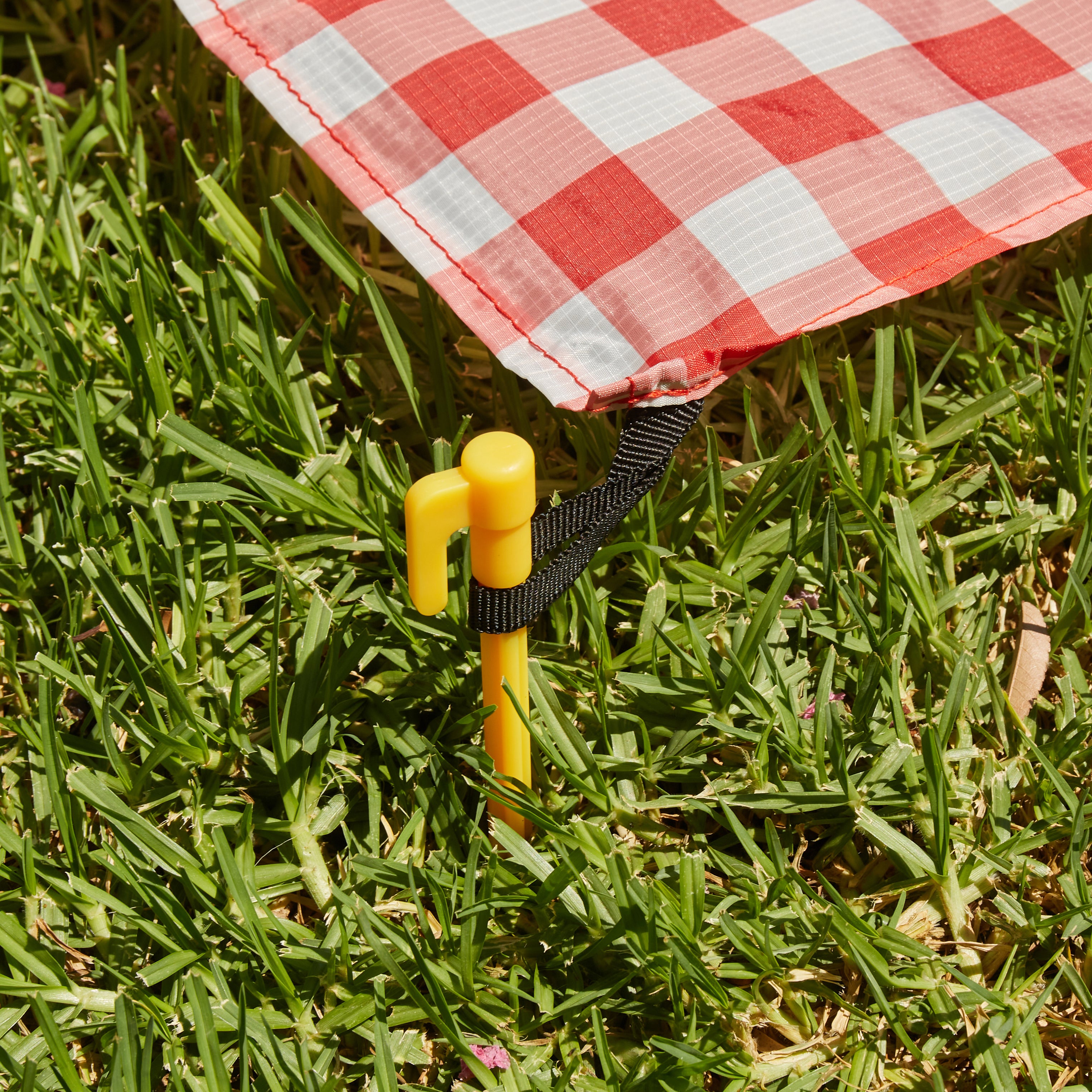 Waterproof Gingham Picnic Blanket - Large Outdoor Checkered Blanket for Beach, Park, Camping & Backyard - Lightweight & Portable for Travel