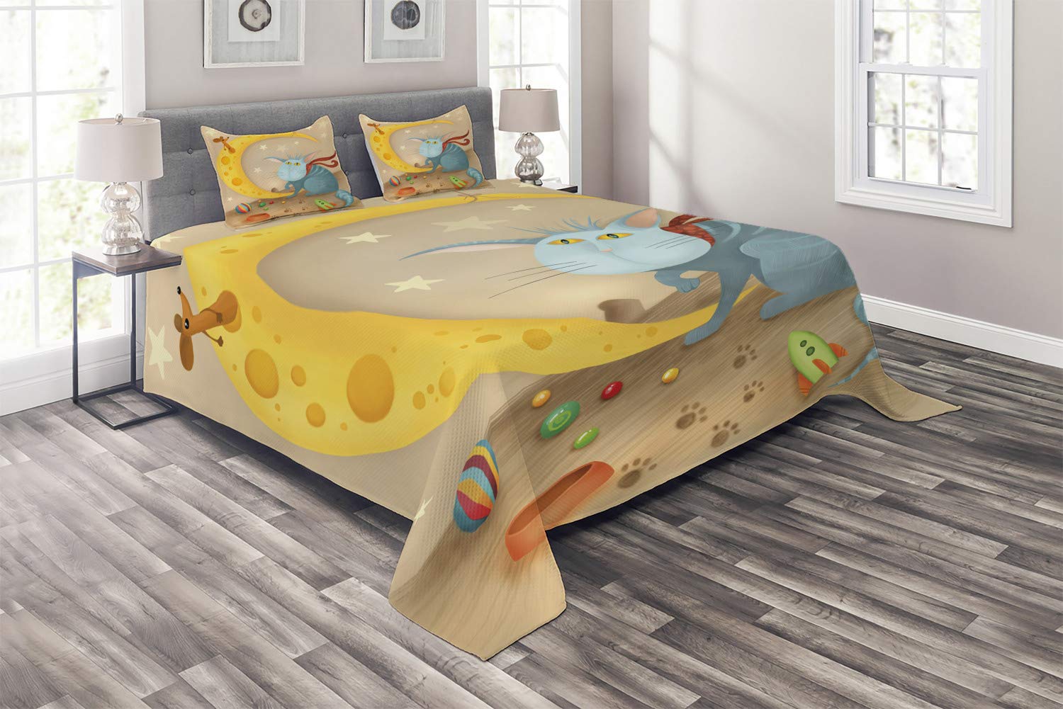 Ambesonne Funny Cat and Mouse on Crescent Moon Cheese Paws Cartoon 3-Piece King Size Bedding Set with 2 Pillow Shams - Playful Multicolor Bedspread for Kids Room, Teen Bedroom & Whimsical Home Decor