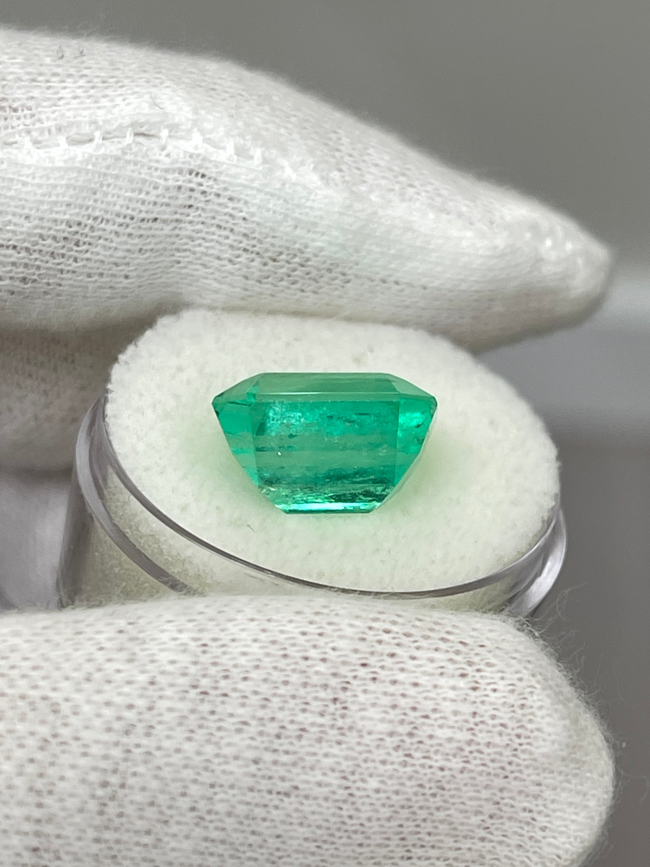 8.33 Carat 13x11.5mm Natural Colombian Emerald Gemstone - AAA Quality Loose Emerald for Jewelry Making, Engagement Rings & Fine Collections