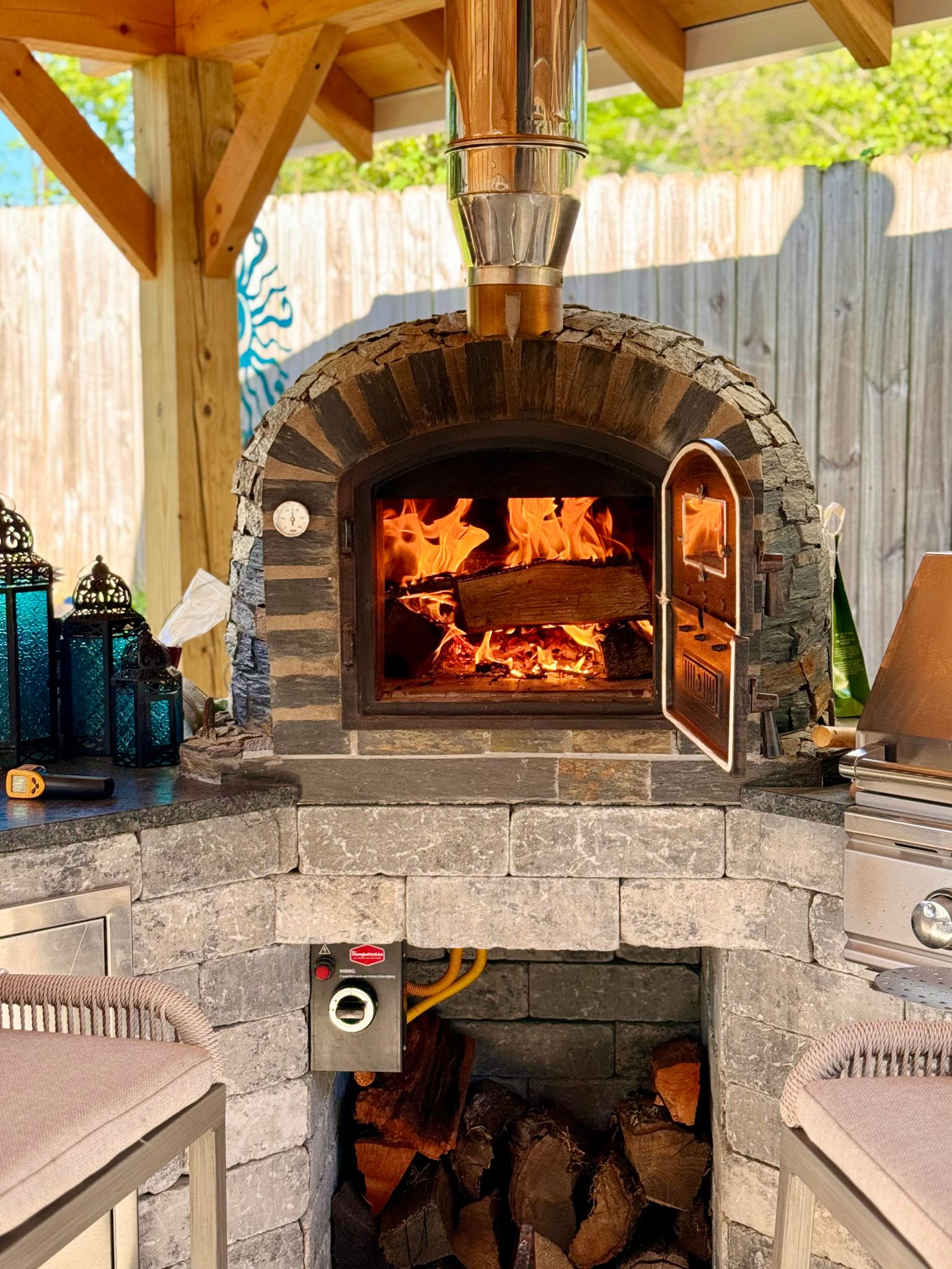 Premium LISBOA STONE FINISH Outdoor Pizza Oven - Authentic Wood Fired Brick Oven for Backyard, Patio & Garden - Perfect for Homemade Pizza, Bread & Italian Cooking