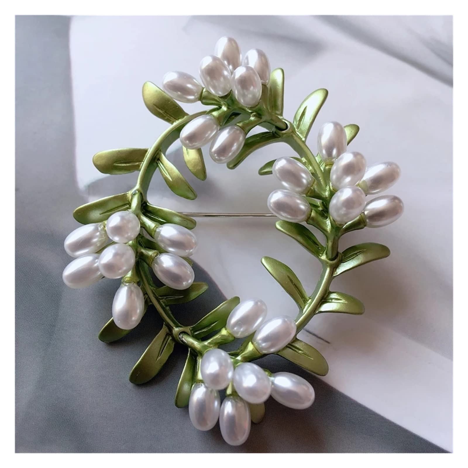 Elegant Pearl Wreath Brooch for Women - Vintage Floral Wedding Party Pin - 5.7x4.7cm Bridal Accessory - Perfect for Weddings, Prom, Anniversary Gifts & Special Occasions