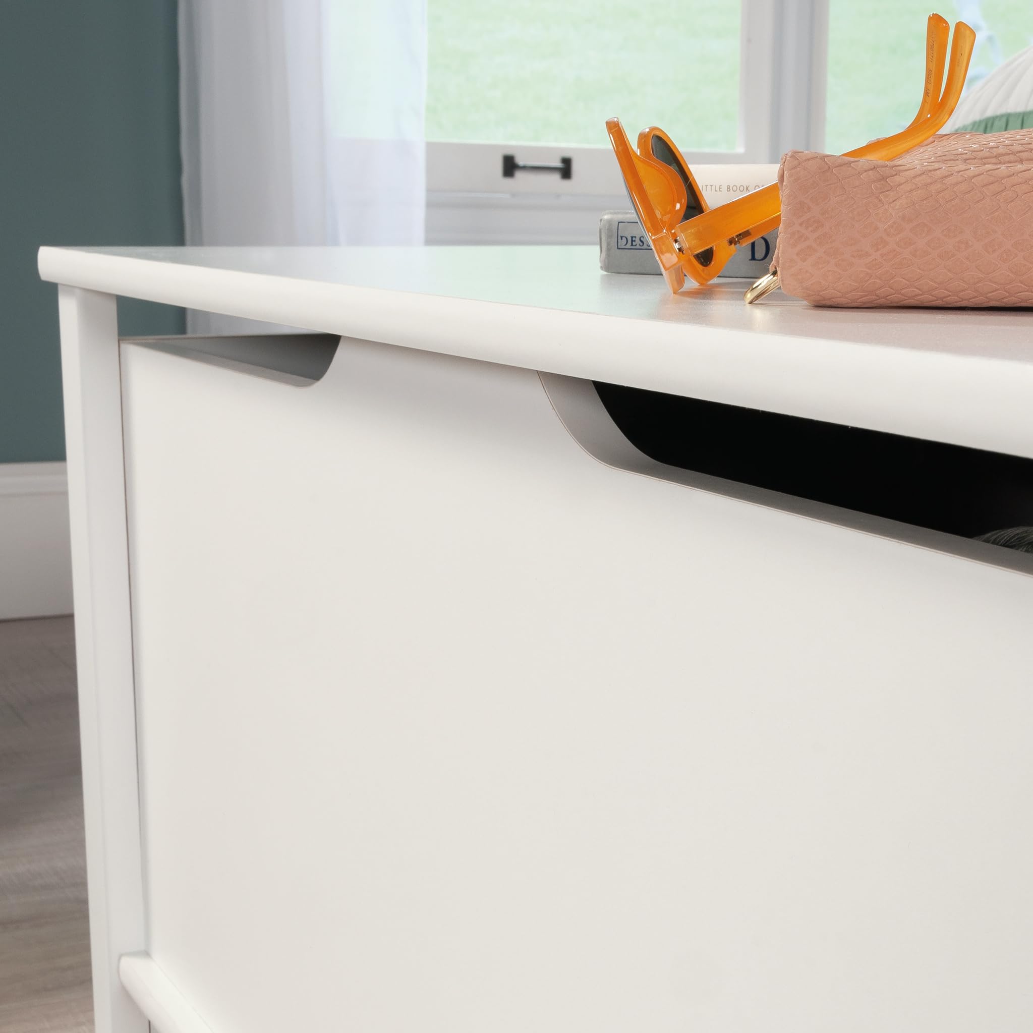 Sauder Shoal Creek Soft White Storage Chest - Toy & Living Room Organizer with Lift Top - Perfect for Kids' Room, Nursery, and Home Decor Storage Solutions