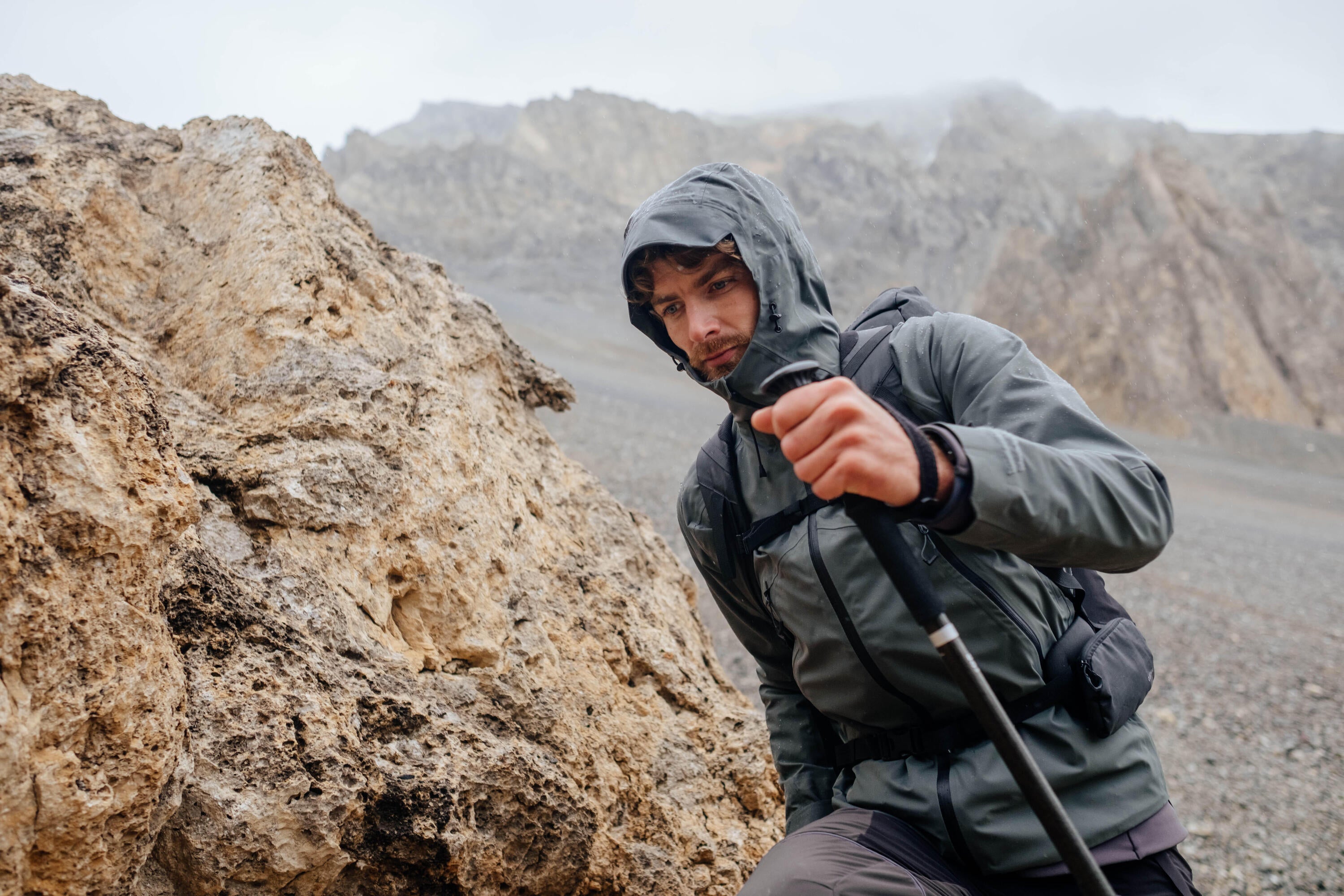 Quechua Men's MH500 Lightweight Waterproof Hiking Jacket - Outdoor Trekking, Camping & Mountain Climbing Gear