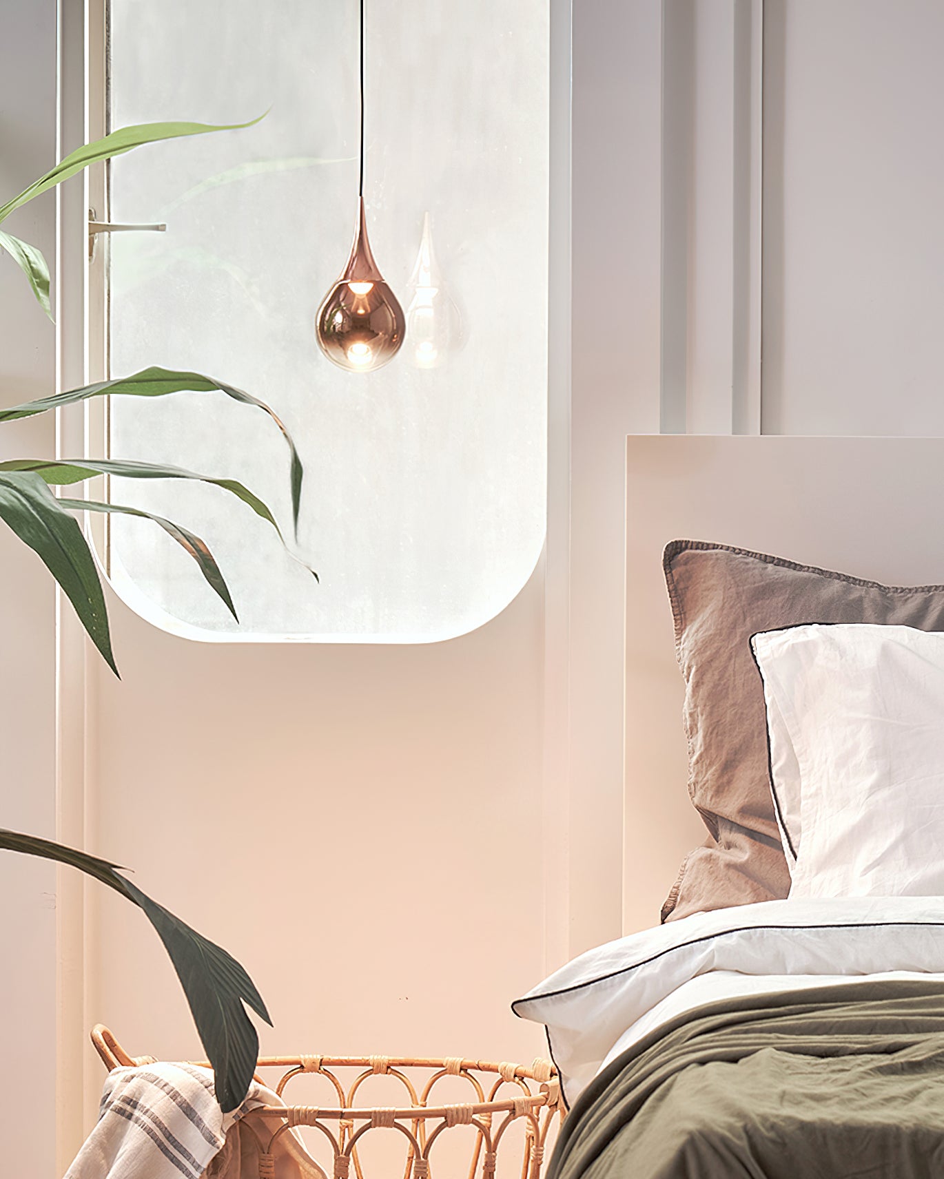Modern Bubble Glass Pendant Light - Elegant Hanging Chandelier for Dining Room, Kitchen Island, Bedroom & Living Room Decor