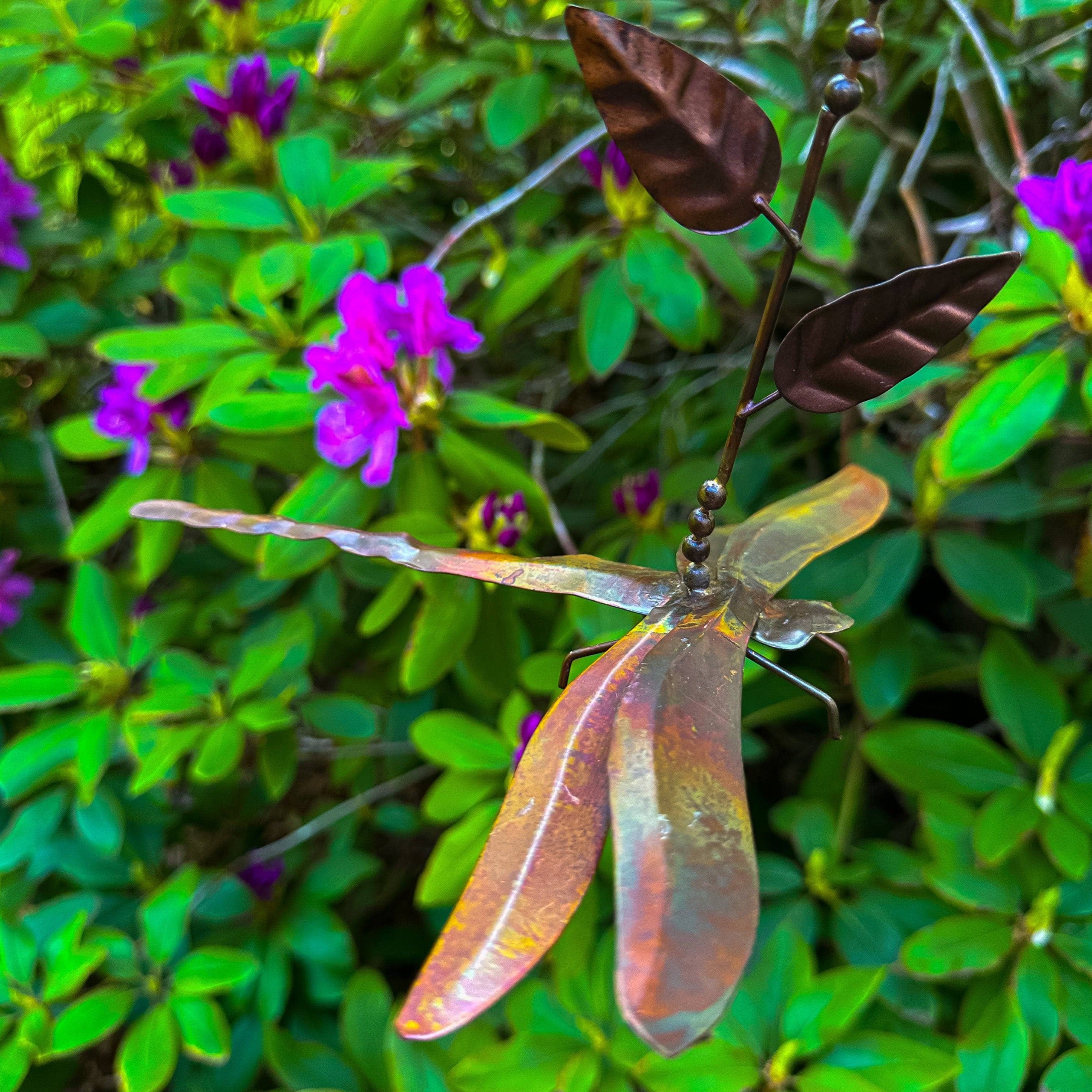 Handmade Metal Dragonfly Branch Ornament - Elegant Garden Decor for Outdoor Patio, Yard, and Home Décor - Perfect for Wall Hanging, Wedding, Party, and Event Decoration