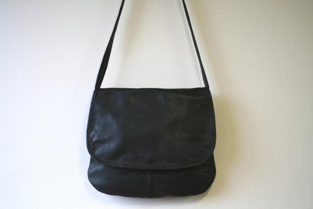 Stylish Black Curved Messenger Bag for Men & Women - Durable Crossbody Shoulder Bag for Work, Travel & Everyday Use
