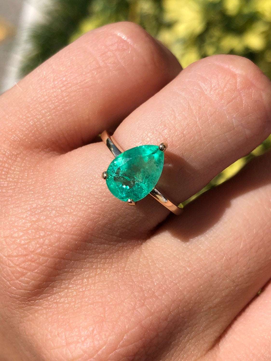2.10 Carats Solitaire Teardrop Colombian Emerald 14K Gold Three-Prong Engagement Ring - Perfect for Proposals, Anniversaries & Special Occasions