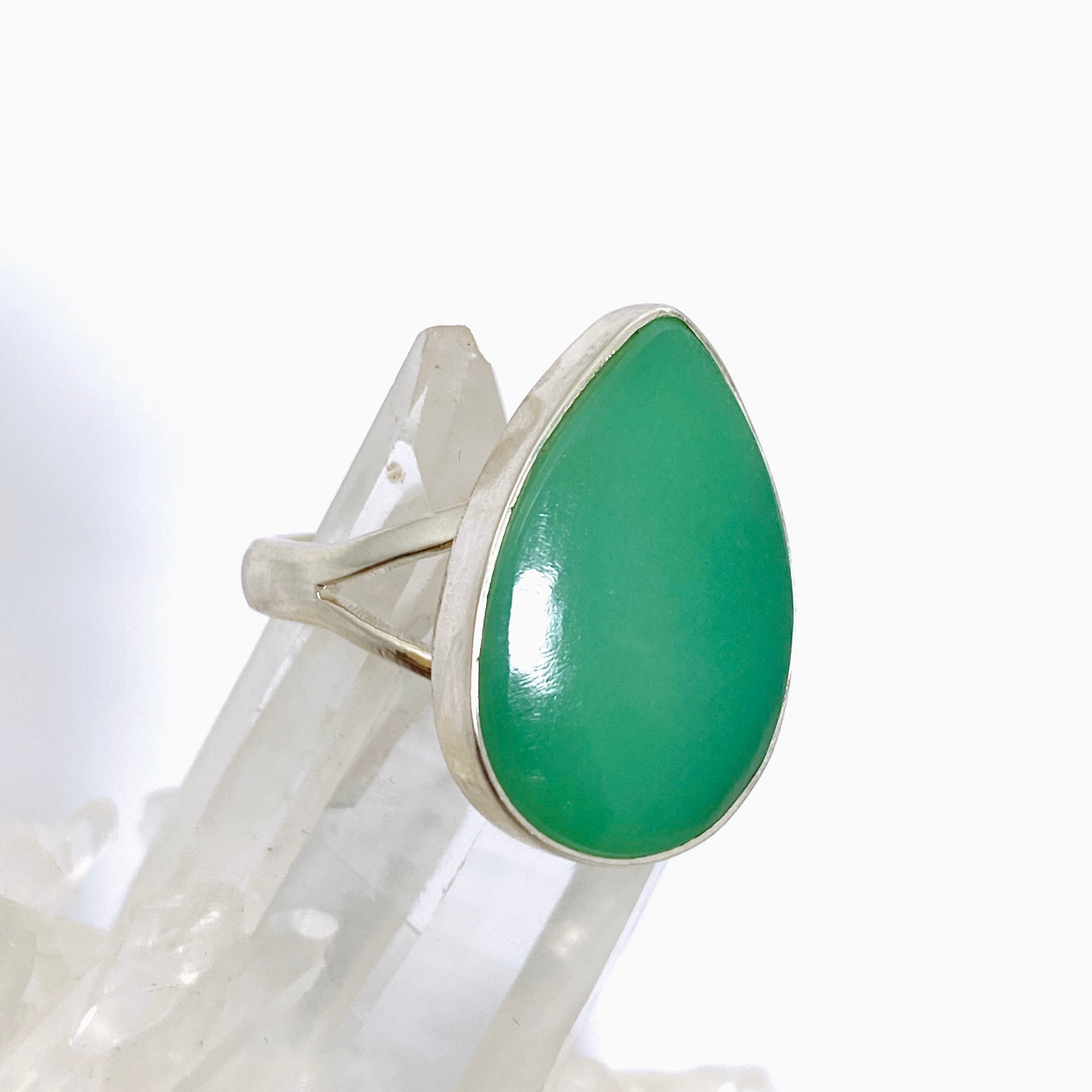 Chrysoprase Teardrop Cabochon Split Band Ring - Size 10 - KRGJ3336 - Elegant Jewelry for Women, Perfect for Weddings, Parties & Special Occasions