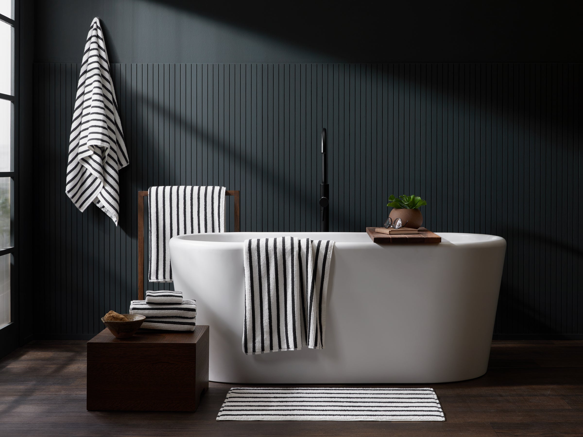 6+6 Organic Resort Stripe Bath Towel Set - Soft & Absorbent Black Striped Towels for Spa, Beach, and Luxury Bathroom Decor