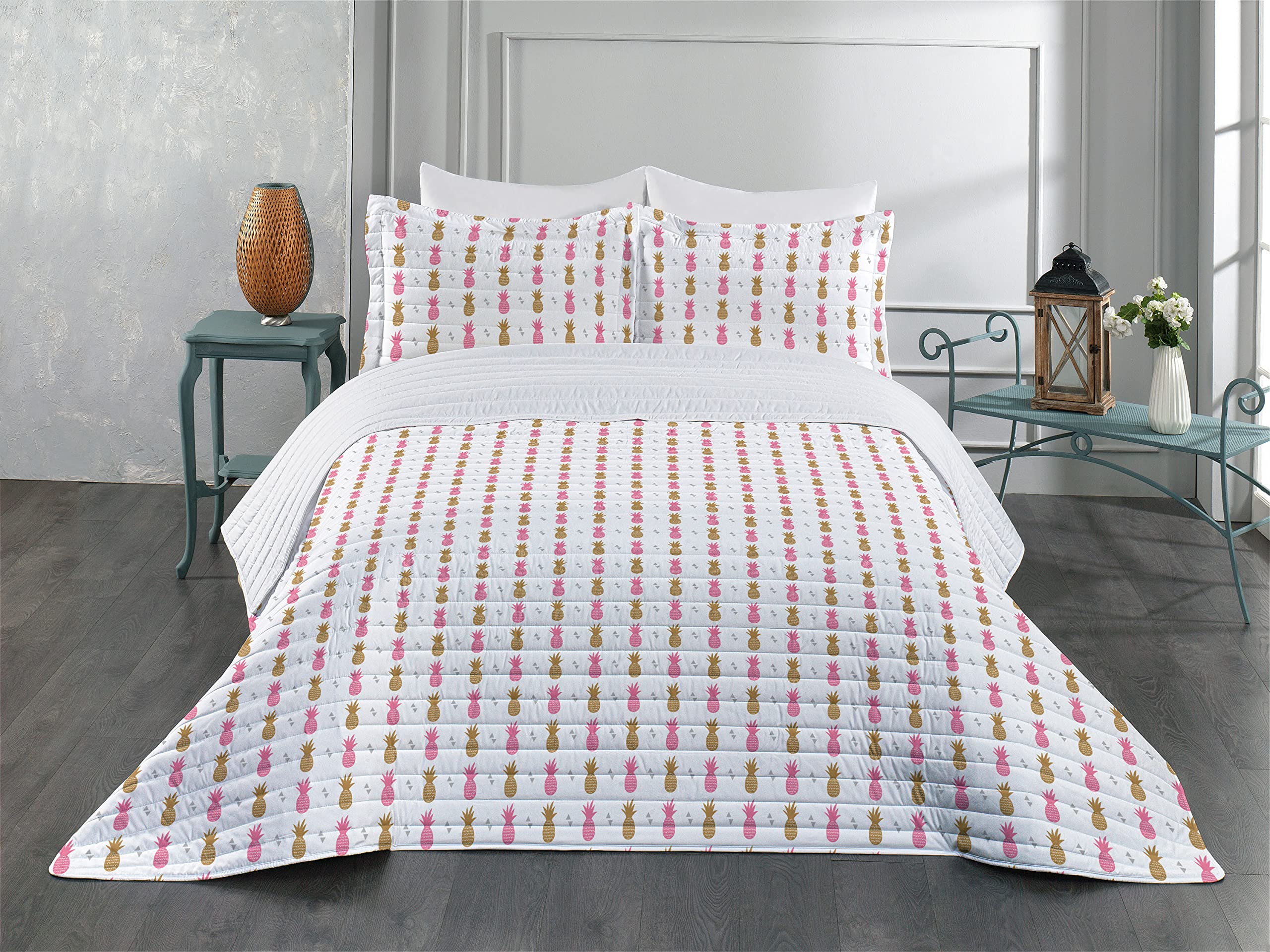 Ambesonne Pineapple Microfiber Bedding Set - Queen Size Soft Comforter with Pillow Shams, Pink & Brown Tropical Fruit Pattern on Plain Background - Perfect for Beach House Decor, Summer Bedroom, or Tropical Theme Guest Room