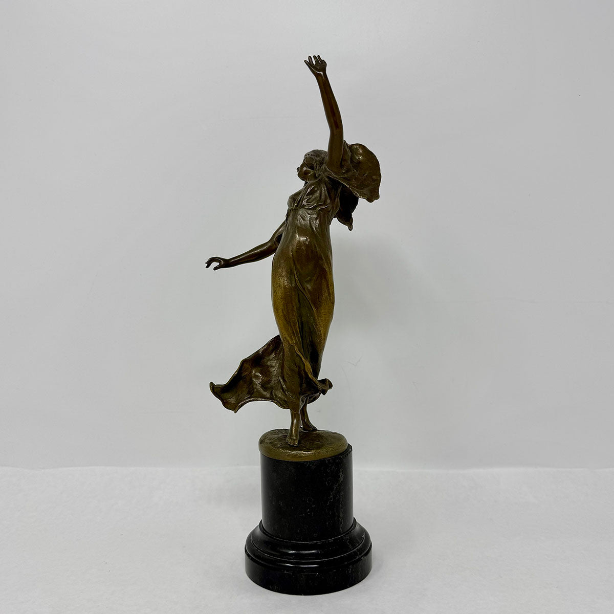 Elegant Dancing Girl Bronze Sculpture on Marble Base - Handcrafted Home Decor for Living Room, Office & Gift Giving