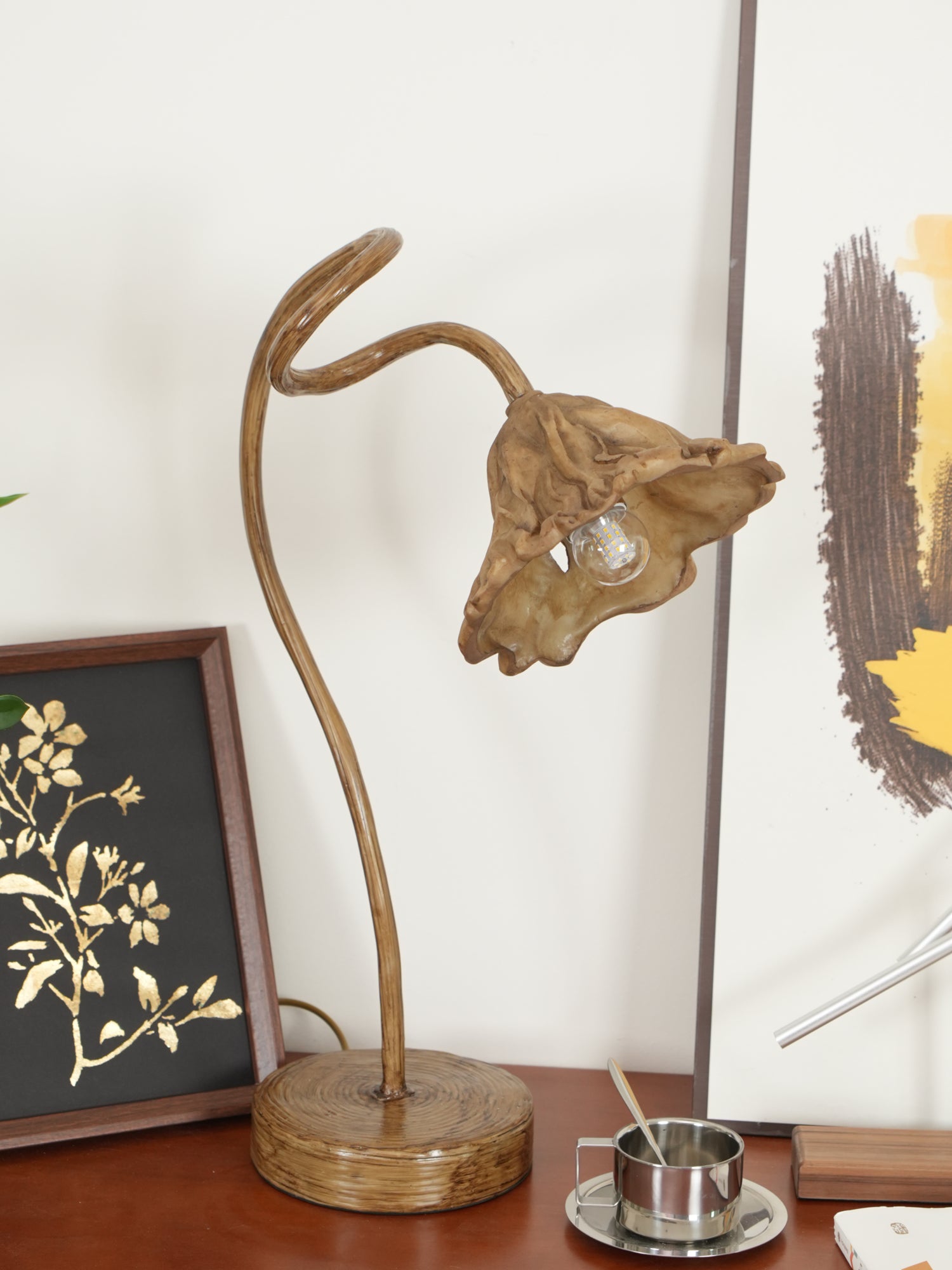 Elegant Lotus Leaf Table Lamp - Modern Home Decor for Bedroom, Living Room & Office - Perfect for Relaxation & Ambient Lighting