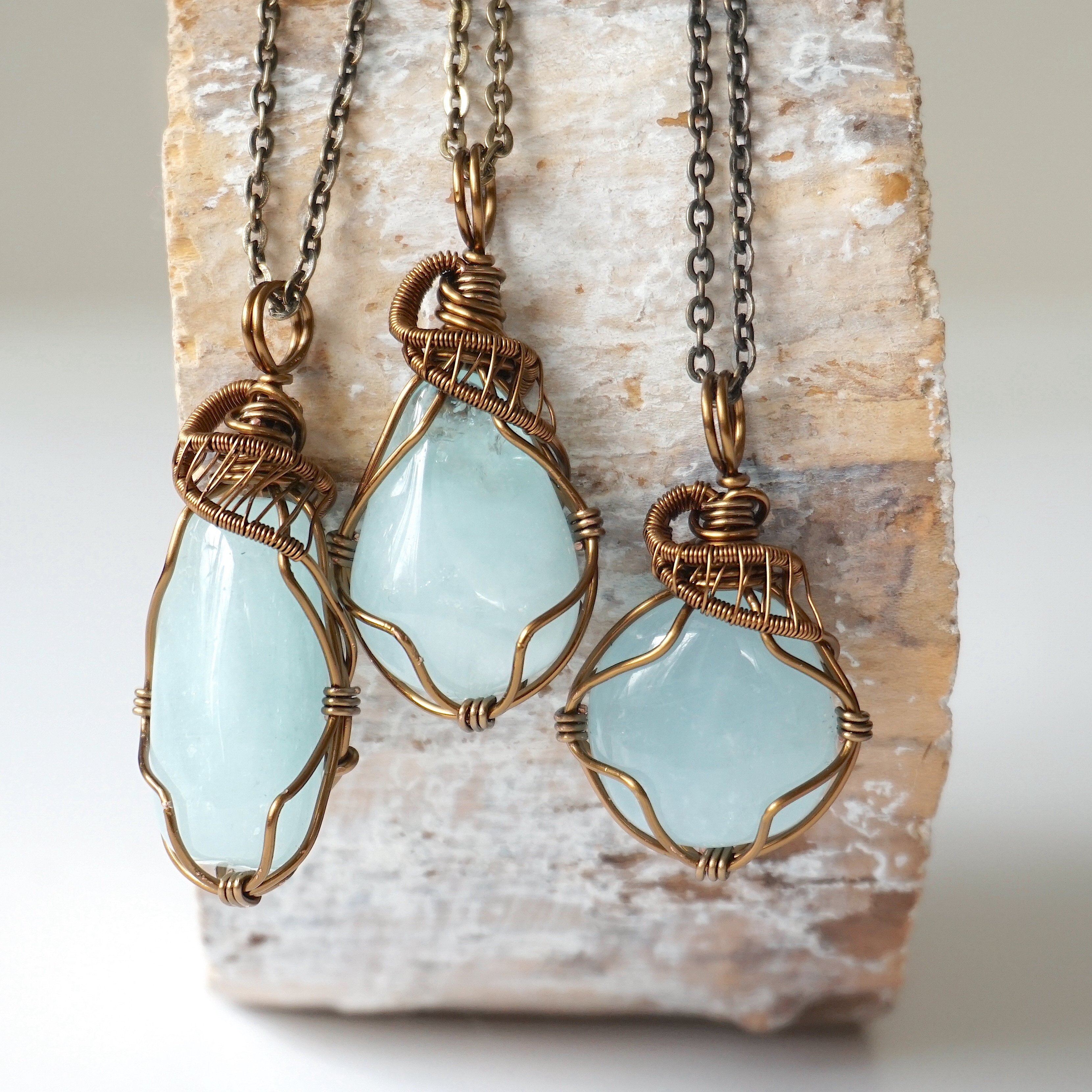 Natural Raw Aquamarine Crystal Pendant Necklace in Antique Bronze - Healing Stone Jewelry for Women, Spiritual Gift, Boho Chic Style Accessory for Meditation, Yoga & Everyday Wear