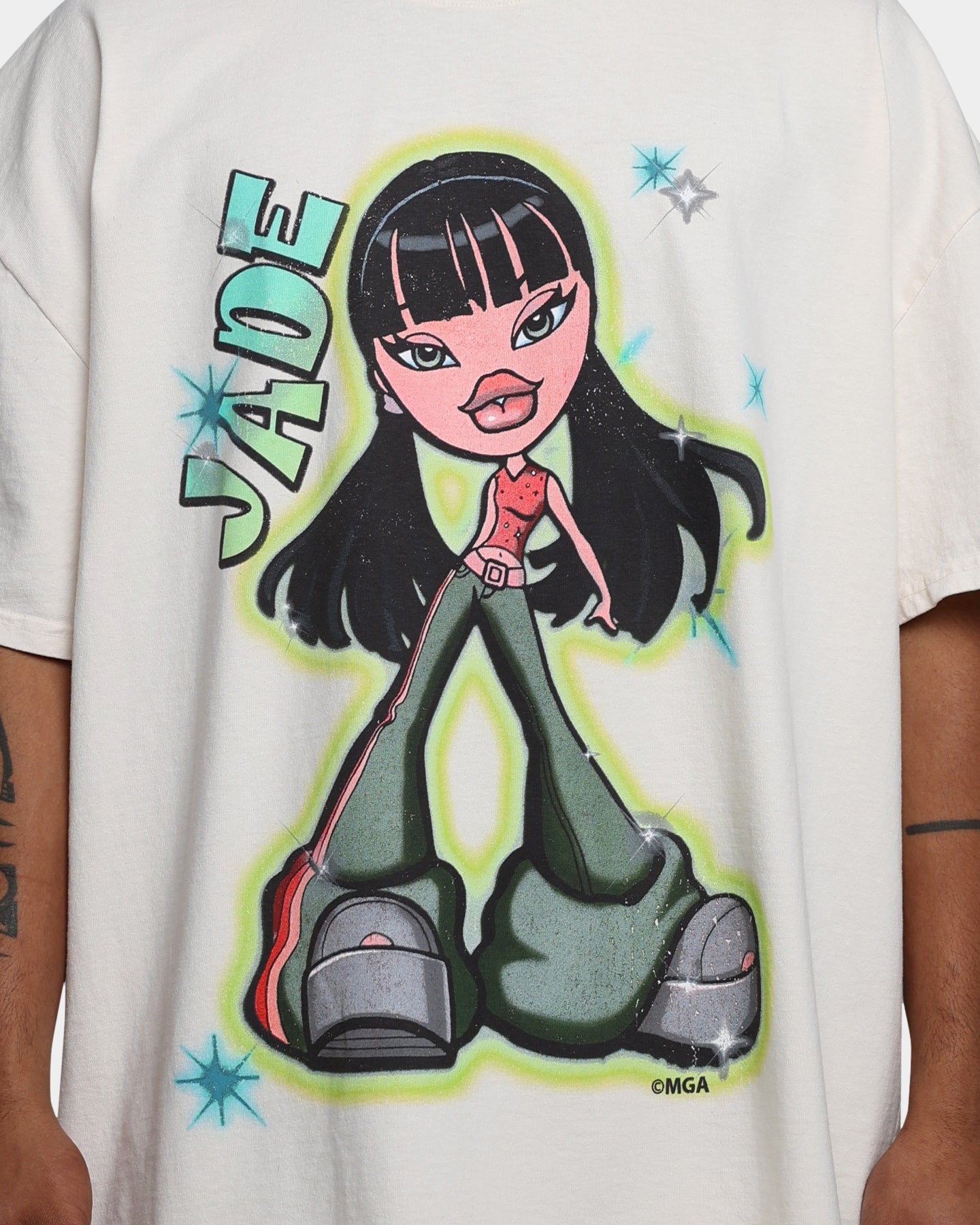 Bratz Jade Vintage Heavyweight T-Shirt - Off White | Retro Graphic Tee for Women | Perfect for Casual Wear, Street Style & 90s Fashion Lovers