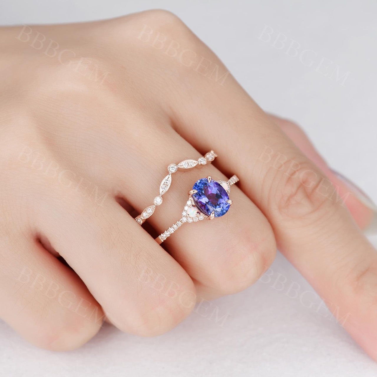 Exquisite Oval Tanzanite Engagement Ring in Rose Gold with Diamond Accents - Art Deco Eternity Band for Weddings, Anniversaries & Special Occasions