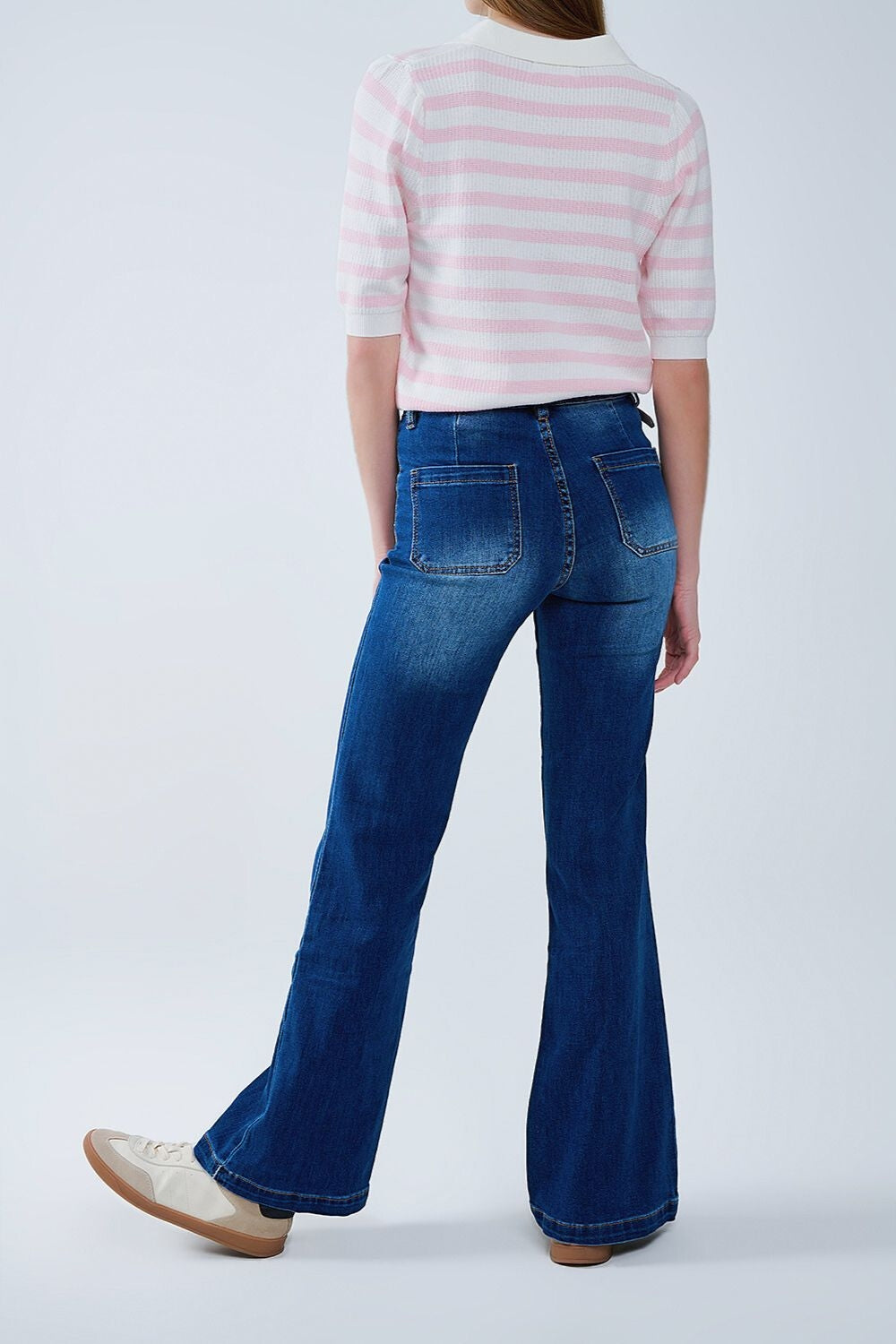 Dark Blue Flared Jeans with Front Pockets - Stylish & Comfortable for Casual Outfits & Everyday Wear
