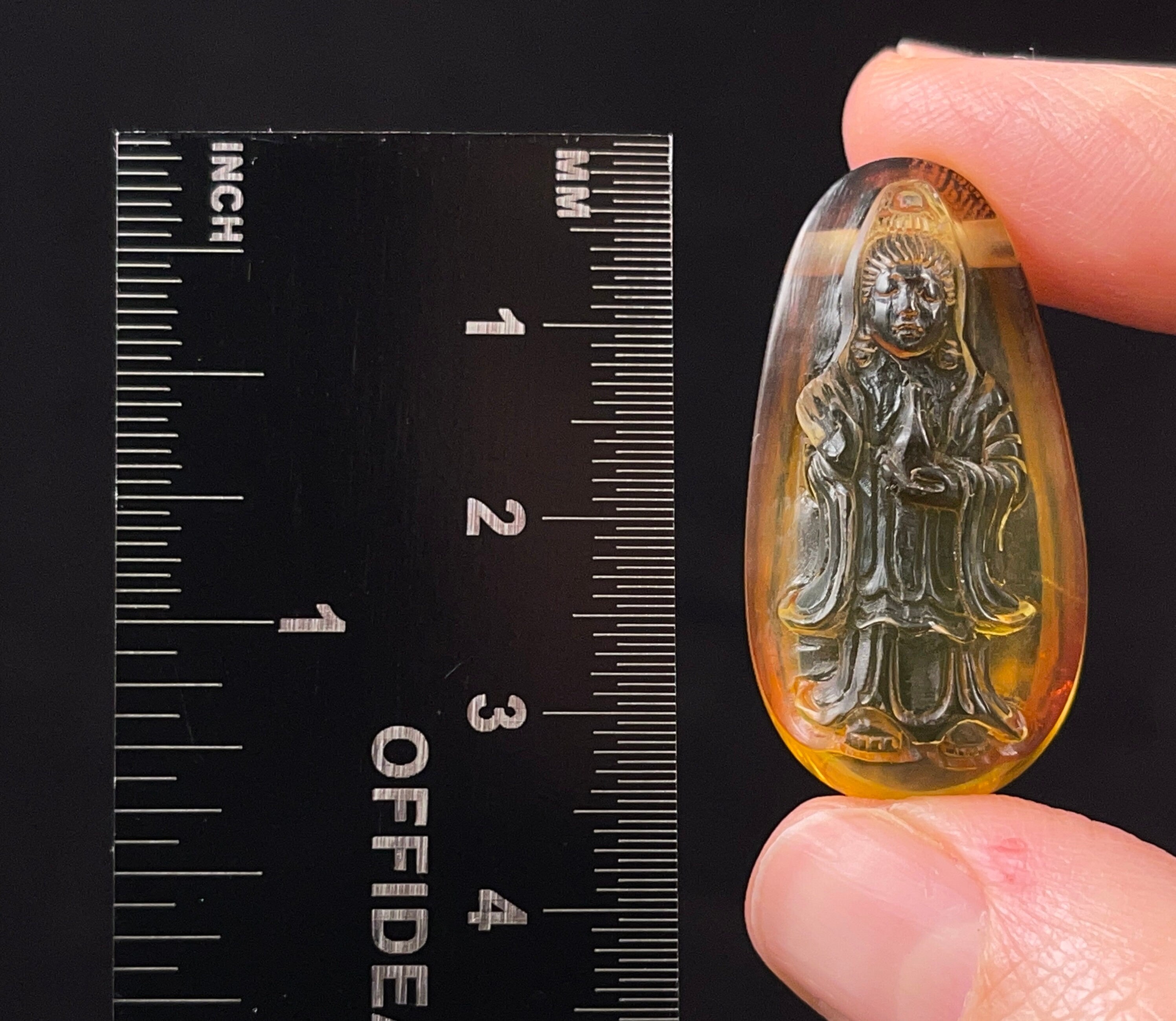 AMBER Crystal Kuan Yin Statue - Hand Carved Buddhist Goddess Sculpture | Feng Shui Home Decor, Spiritual Healing Crystal Gift for Housewarming, Meditation & Positive Energy | Perfect for Altars, Yoga Spaces & Office Decor