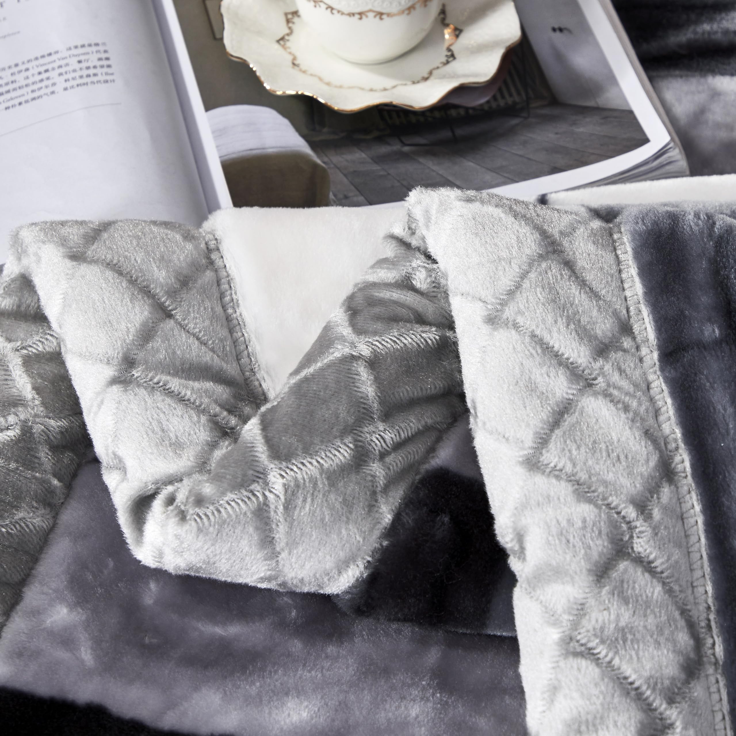 LGYKUMEG 6.6lb Fleece Throw Blanket 71''x87'' - Ultra Soft Korean Mink Blanket for Winter | Plush & Warm for Sofa, Couch, Bed | Grey & White | Perfect for Cozy Nights, Movie Time & Home Decor