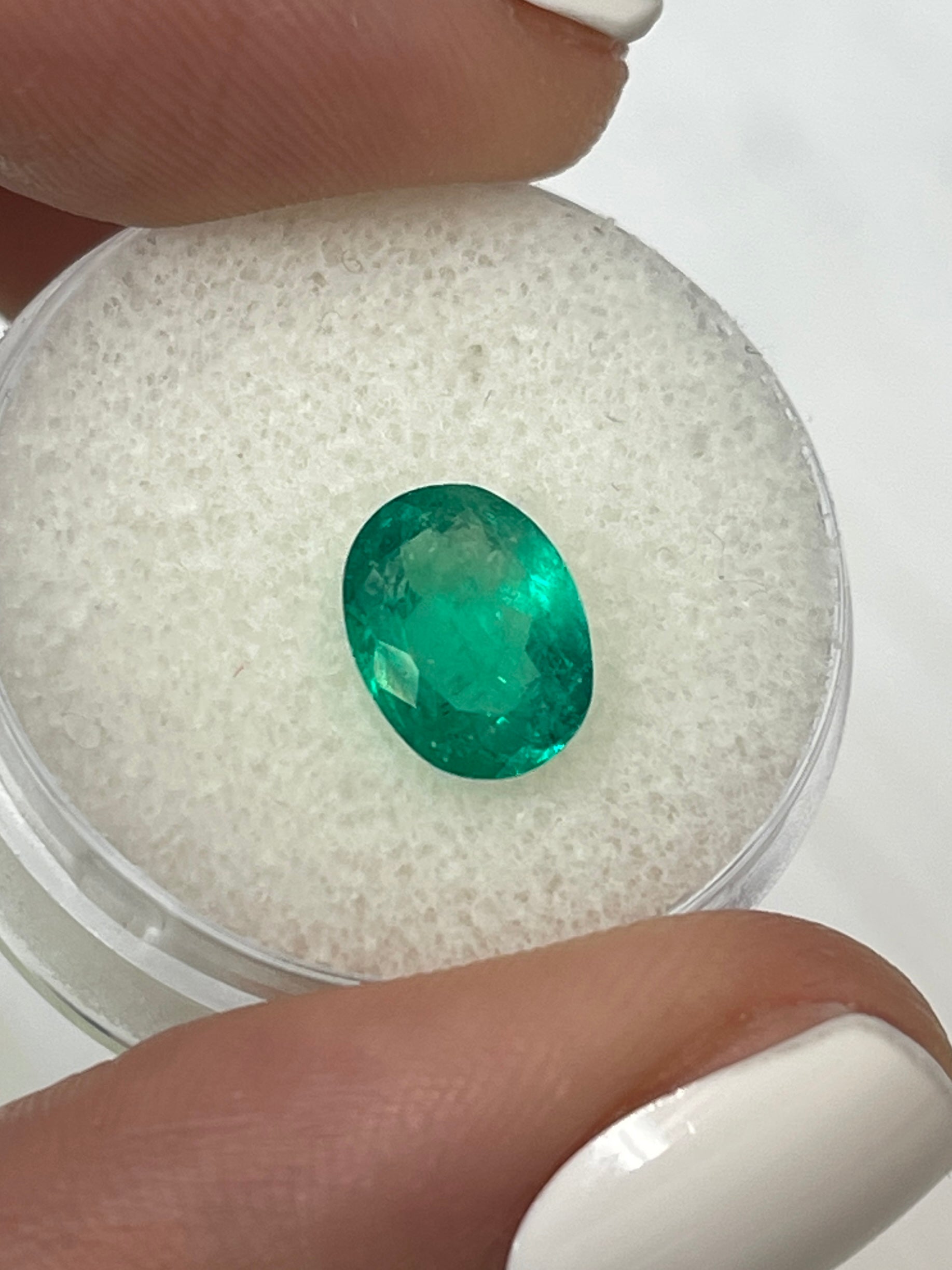 1.93 Carat Natural Colombian Emerald - 9.5x7.3mm Oval Cut Loose Green Gemstone for Jewelry Making & Engagement Rings
